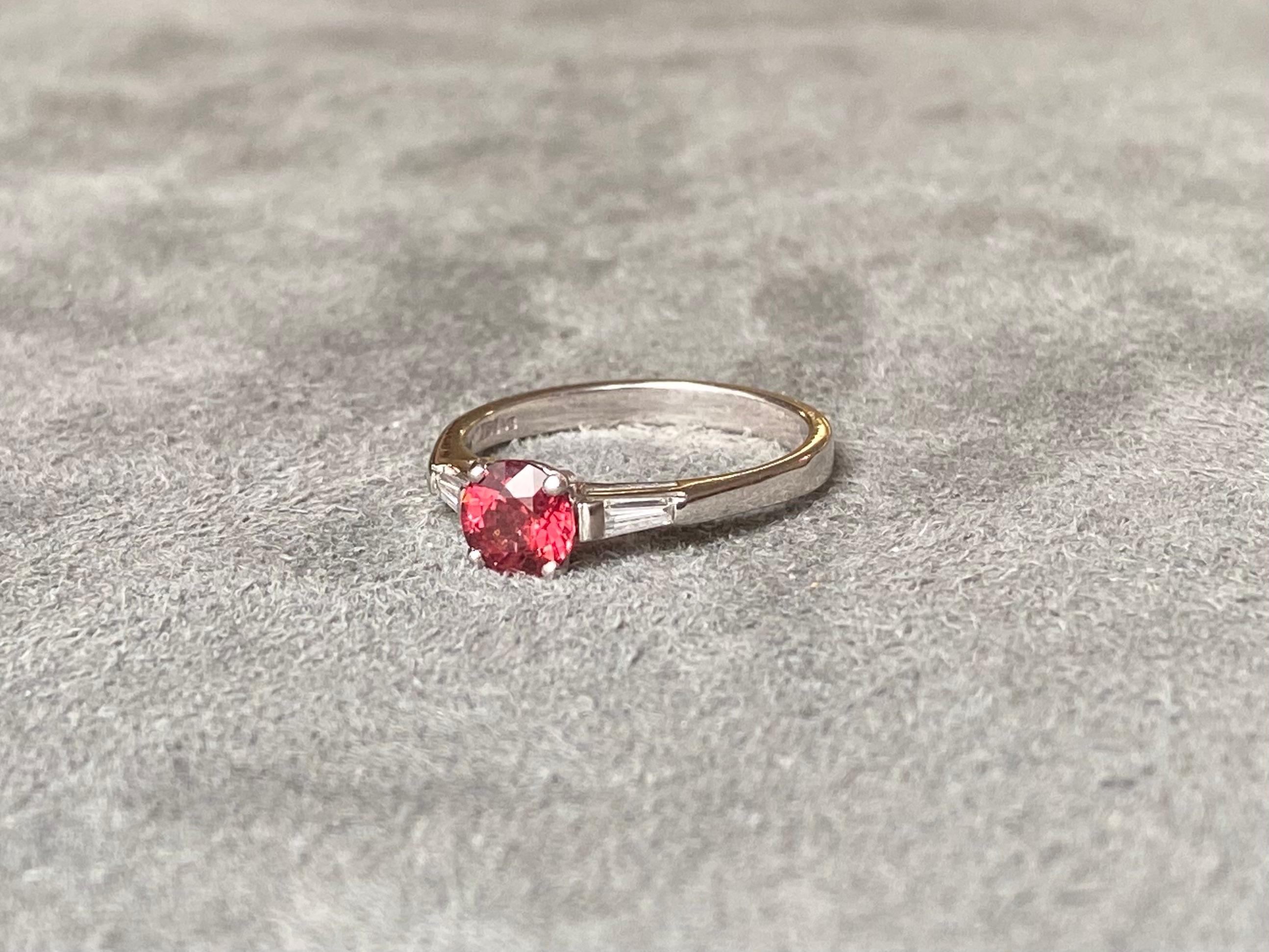 Red Spinel and Diamond Ring In Good Condition For Sale In Genève, CH