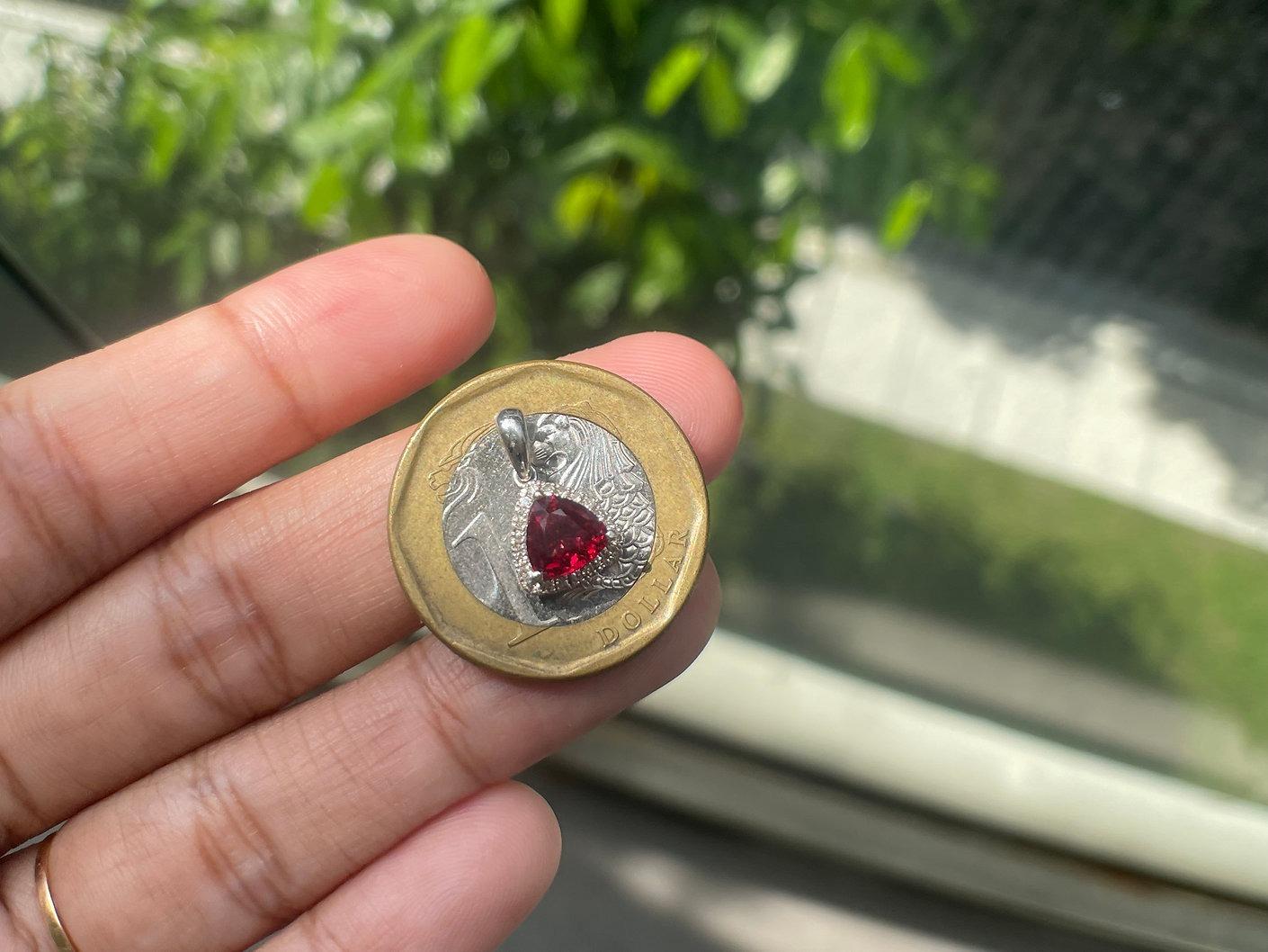 De las mujeres Colgante de espinela roja y diamantes naturales en venta
