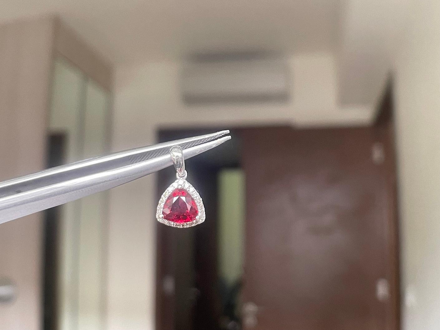 Colgante de espinela roja y diamantes naturales en venta 1