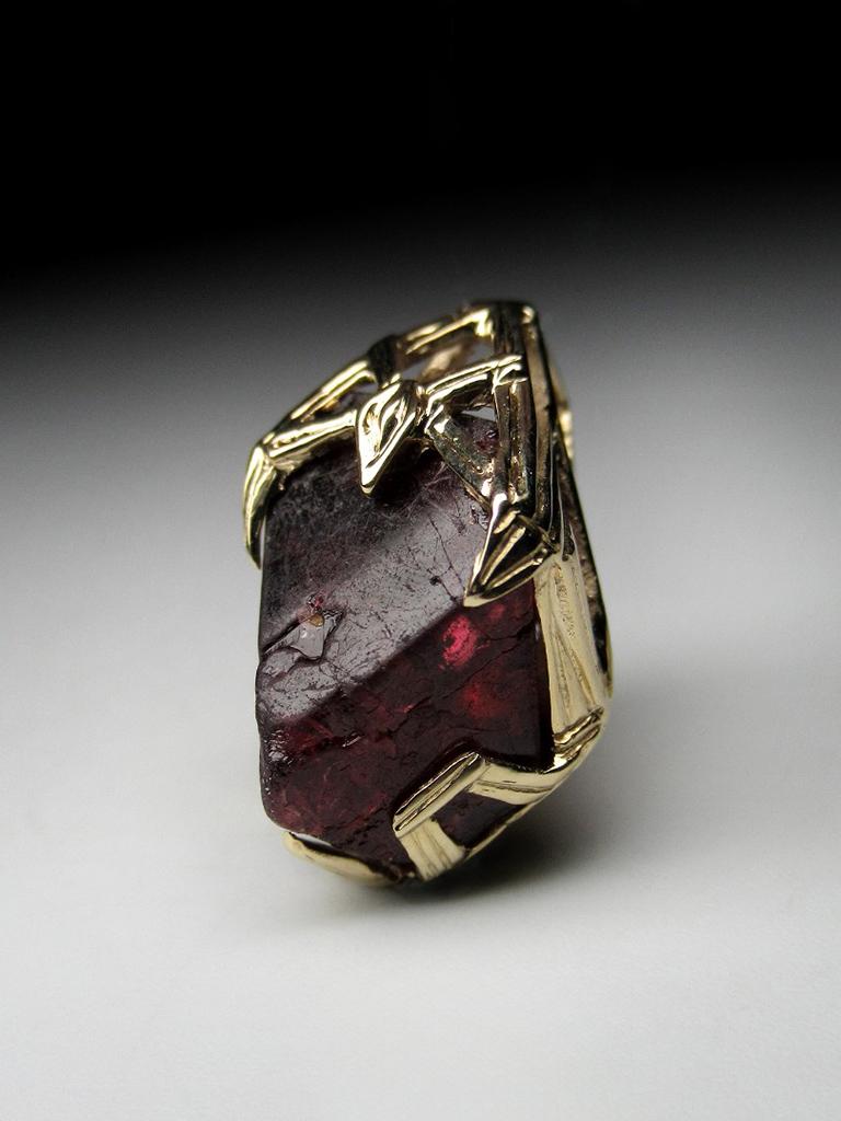 Red Spinel Crystal 18K Yellow Gold Pendant Dark Cherry Natural Raw Uncut Stone For Sale 4