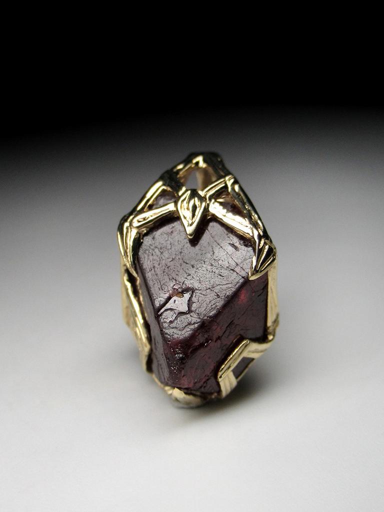 Red Spinel Crystal 18K Yellow Gold Pendant Dark Cherry Natural Raw Uncut Stone For Sale 5