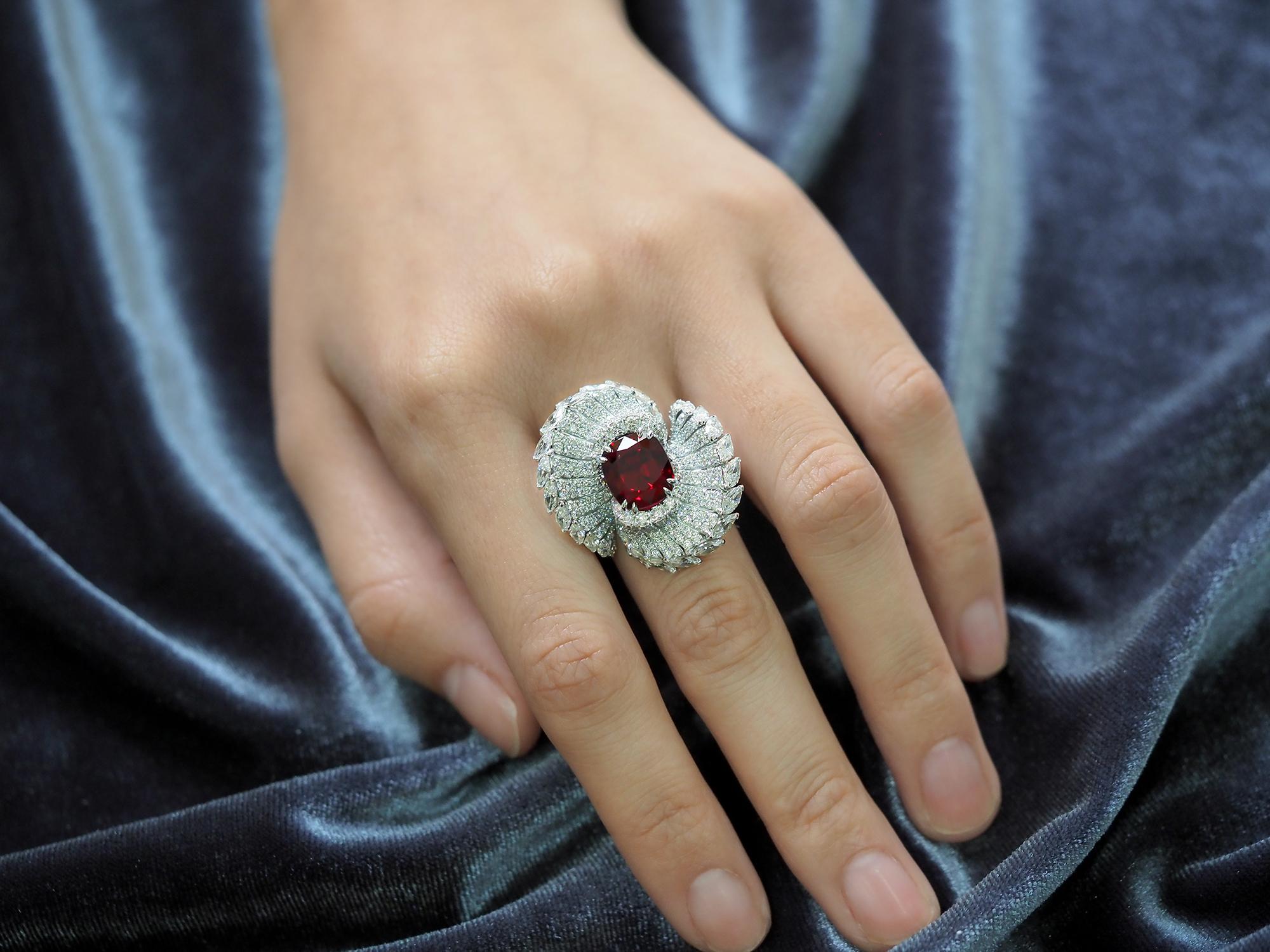 Modern Red Spinel & Diamonds Ring, 18k White Gold Red Spinel & Diamonds Ring For Sale