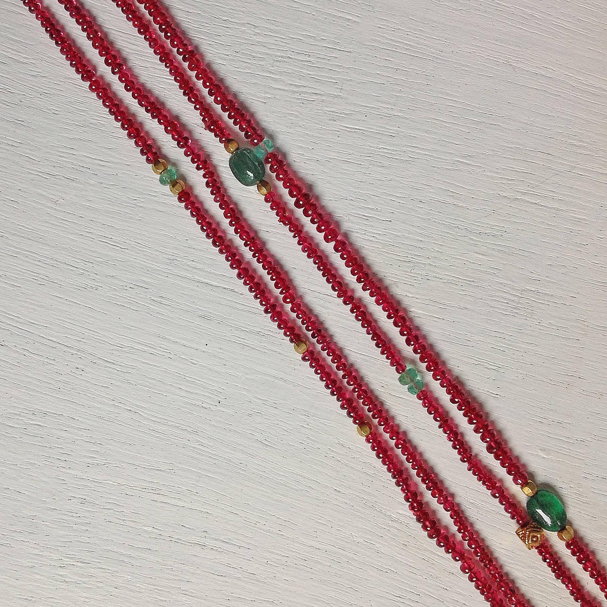 Red Spinel Emerald Fluorite and Gold Sautoir Bead Necklace In New Condition For Sale In London, Stockholm