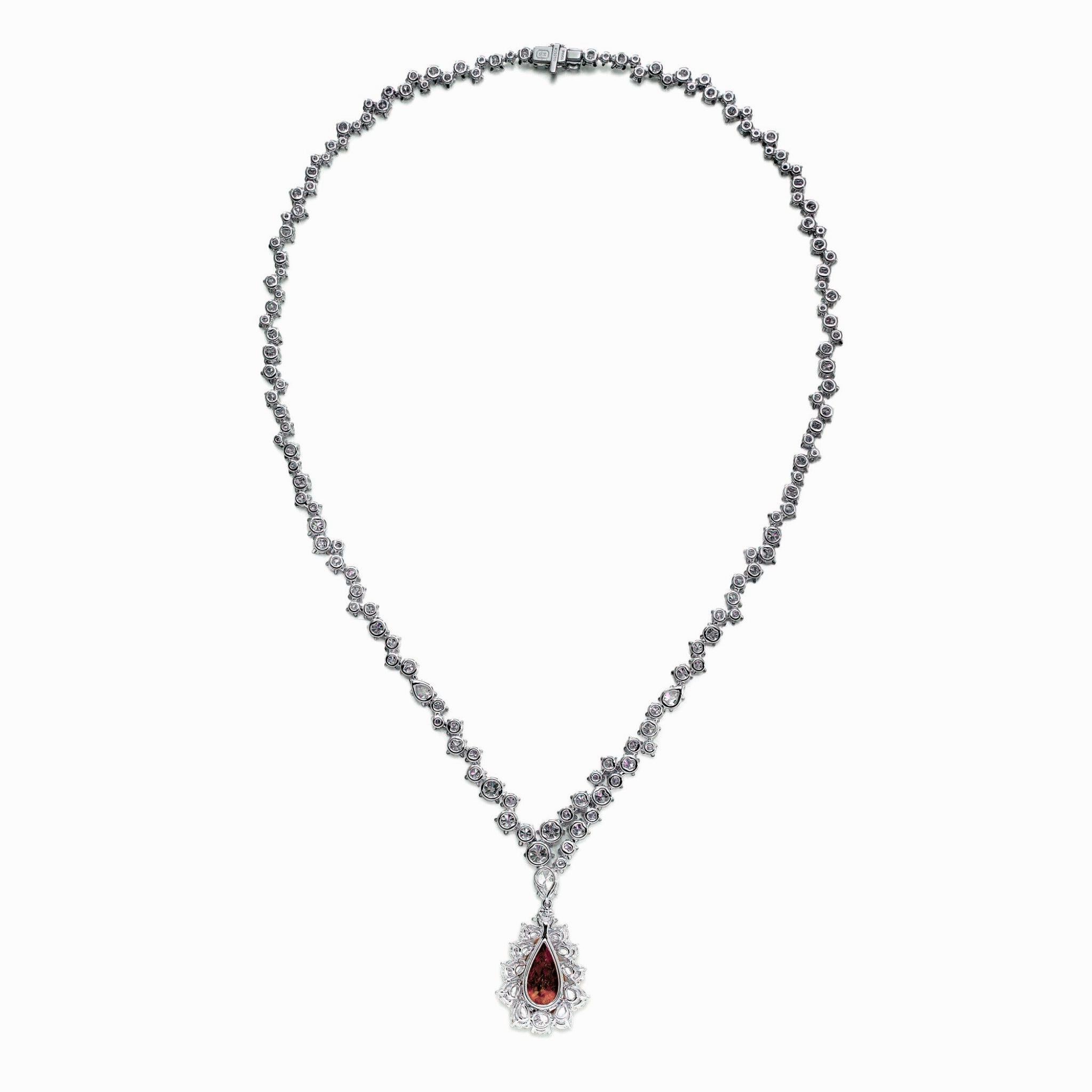 
Importante collana di spinello e diamanti


Uno squisito spinello rosso incastonato con diamanti bianchi taglio brillante
oro bianco 18 carati 