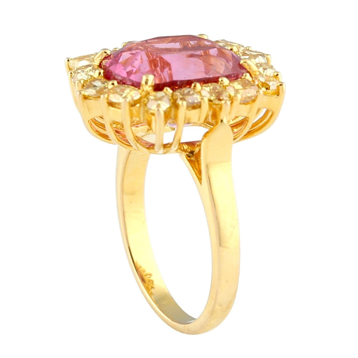 Red Spinel Ring with Yellow Diamonds in 18 Karat Yellow Gold In New Condition In New York, NY