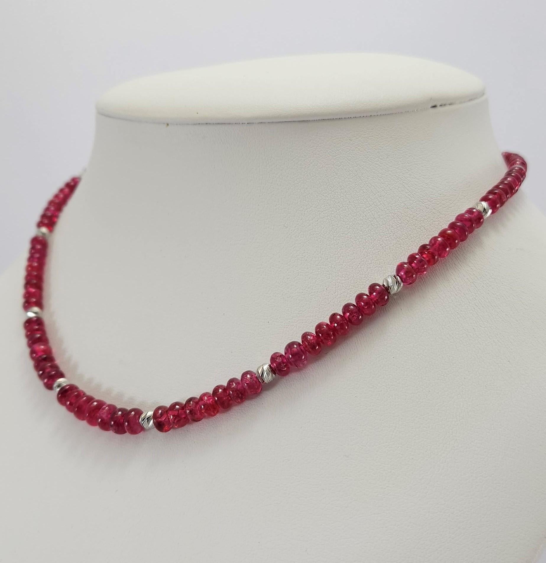 Red Spinel Rondel Beaded Necklace with 18 Carat White Gold In New Condition For Sale In Kirschweiler, DE