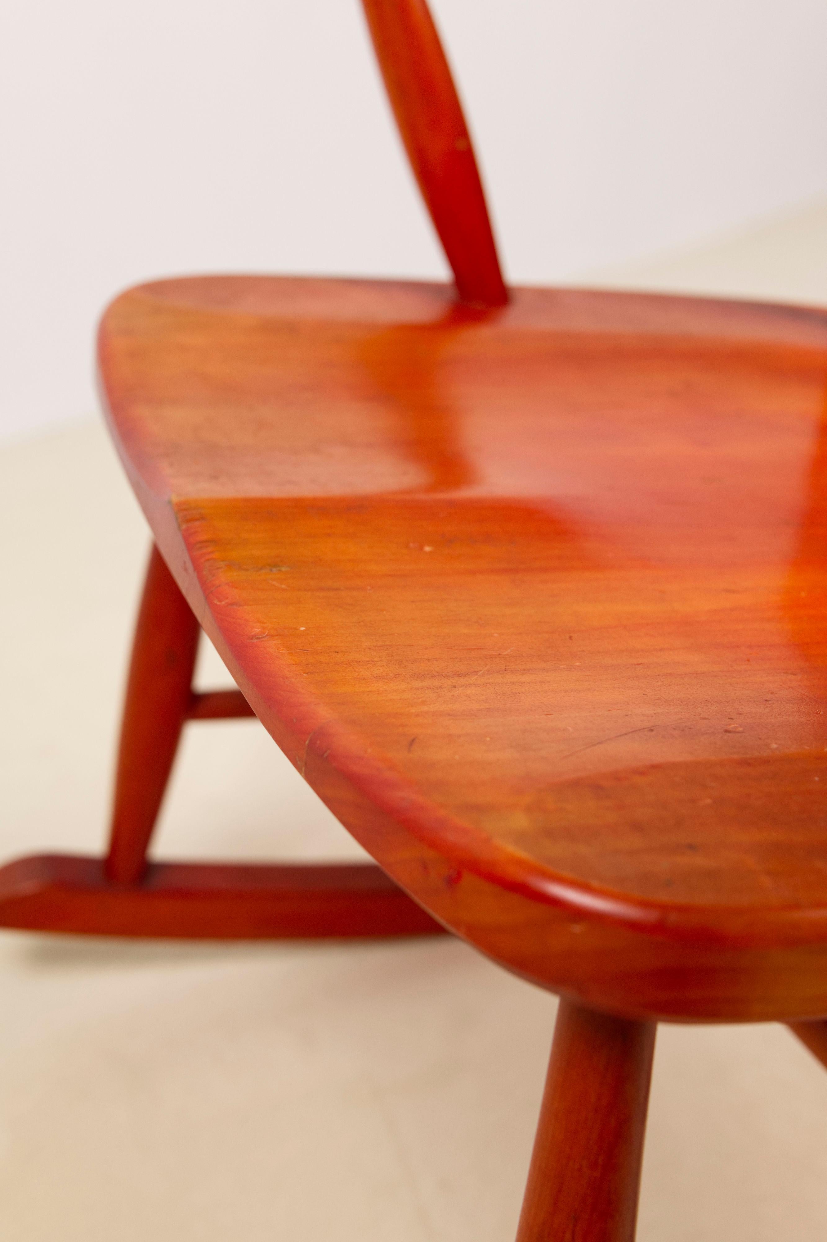 Mecedora de haya teñida de rojo, Pastoe, Países Bajos Años 60 en venta 4