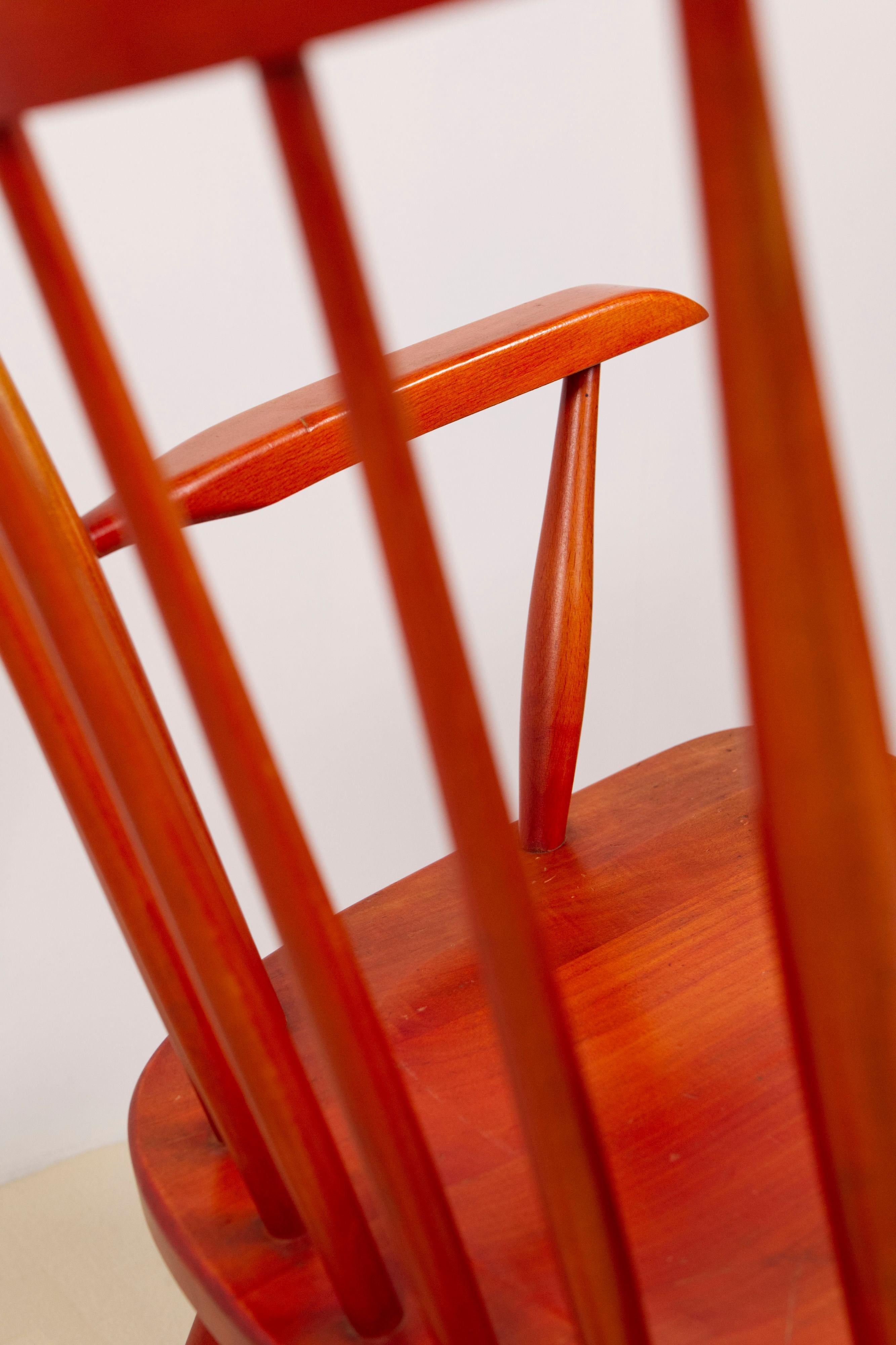 Mecedora de haya teñida de rojo, Pastoe, Países Bajos Años 60 en venta 9