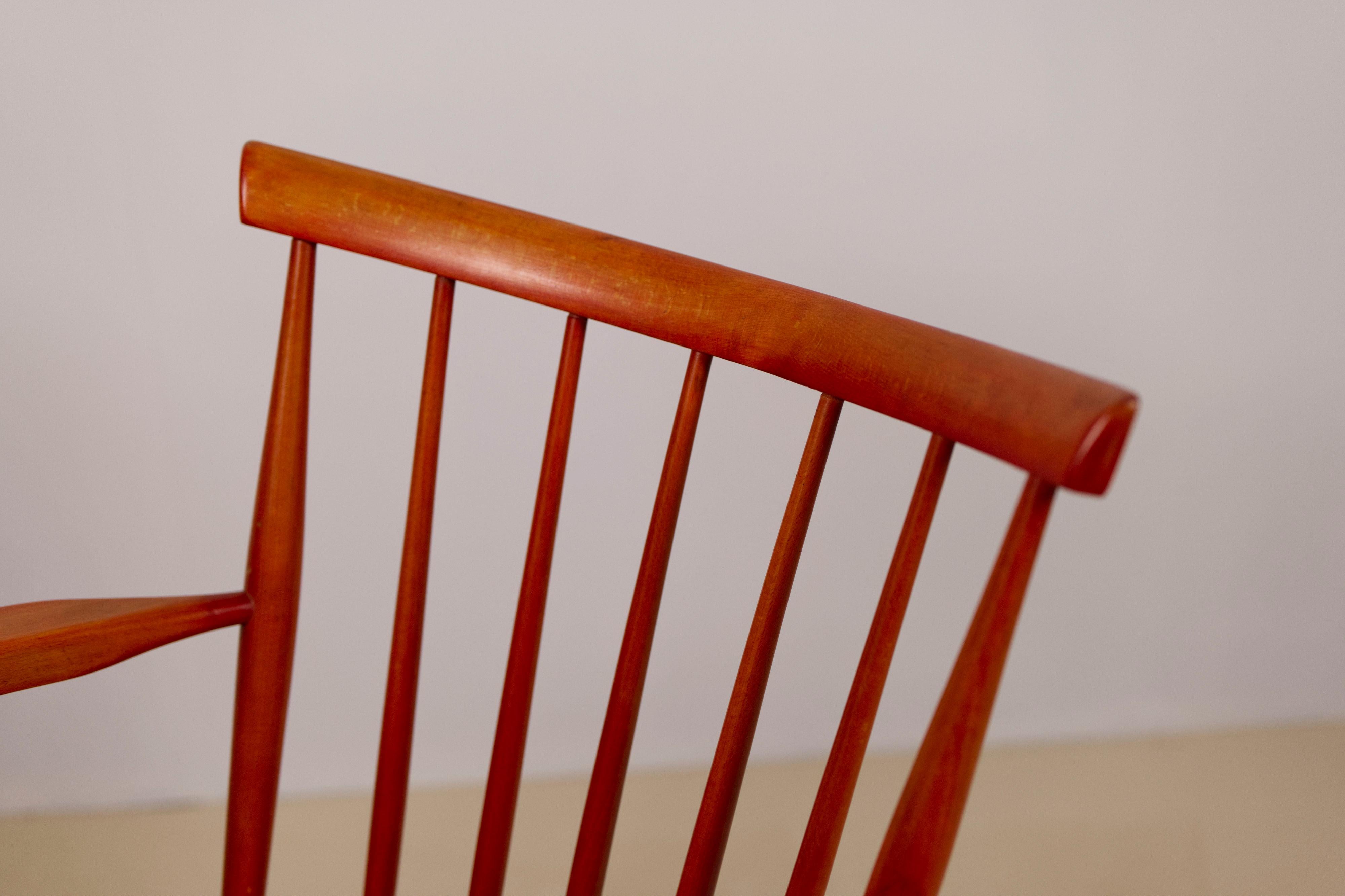 Mecedora de haya teñida de rojo, Pastoe, Países Bajos Años 60 mediados del siglo XX en venta