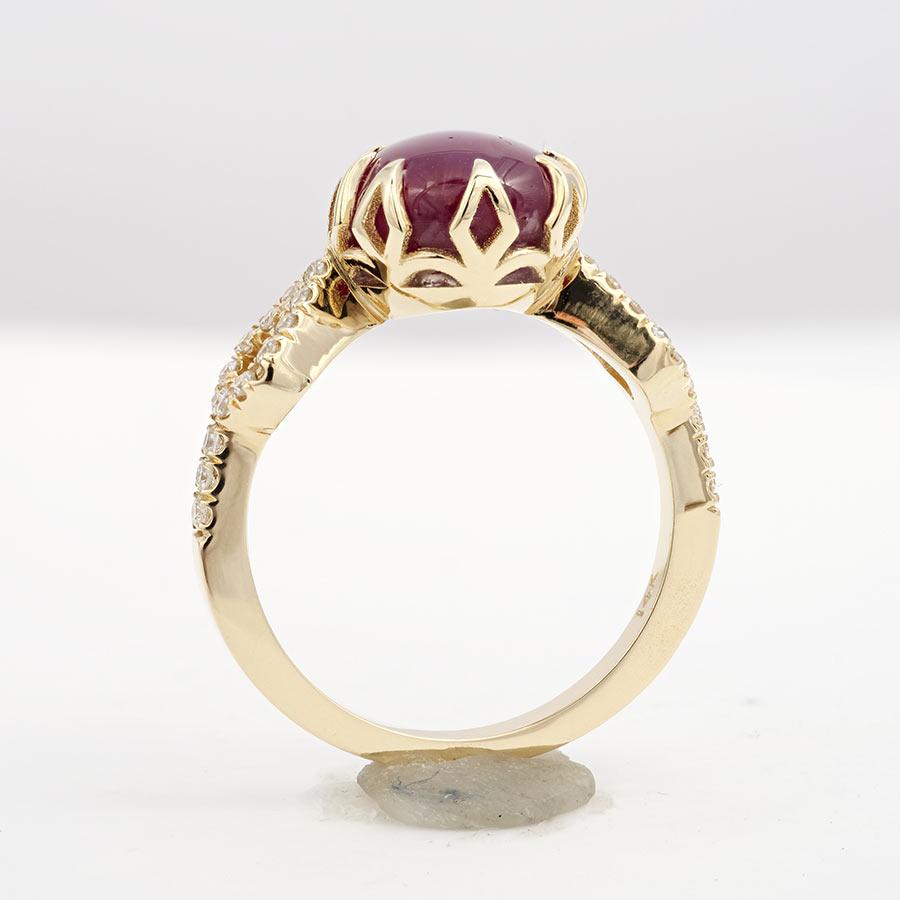 Red Star Ruby Stone 5.45 cts in 14K Yellow Gold Ring with Diamonds / GIA Report In New Condition For Sale In Los Angeles, CA