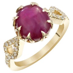 Ring aus 14 Karat Gelbgold mit rotem Stern-Rubinstein und 5,45 Karat in Diamanten / GIA-Bericht