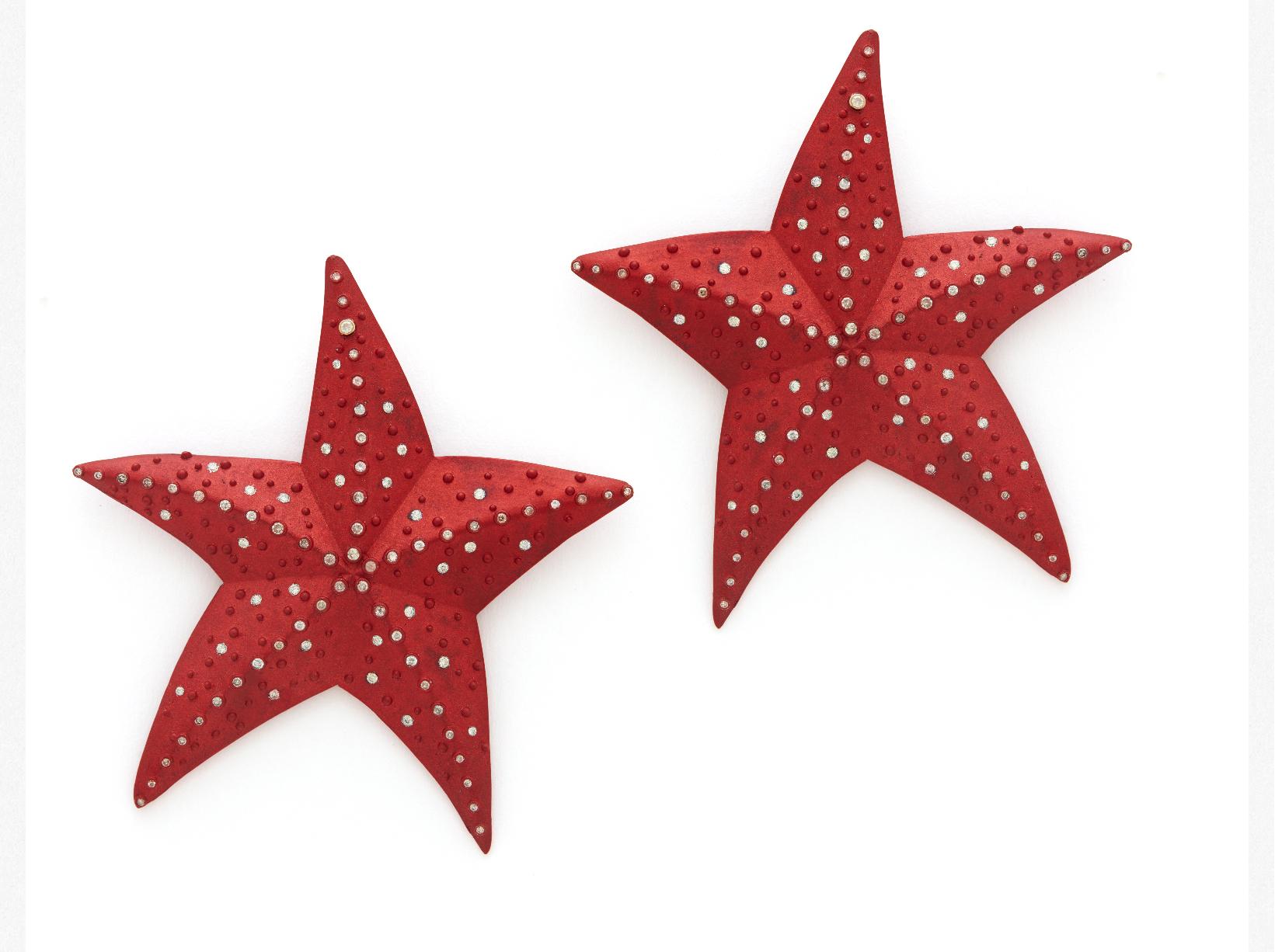 Taille ronde Boucles d'oreilles en forme d'étoile de mer en or 18 carats recyclé rouge et diamants naturels en vente