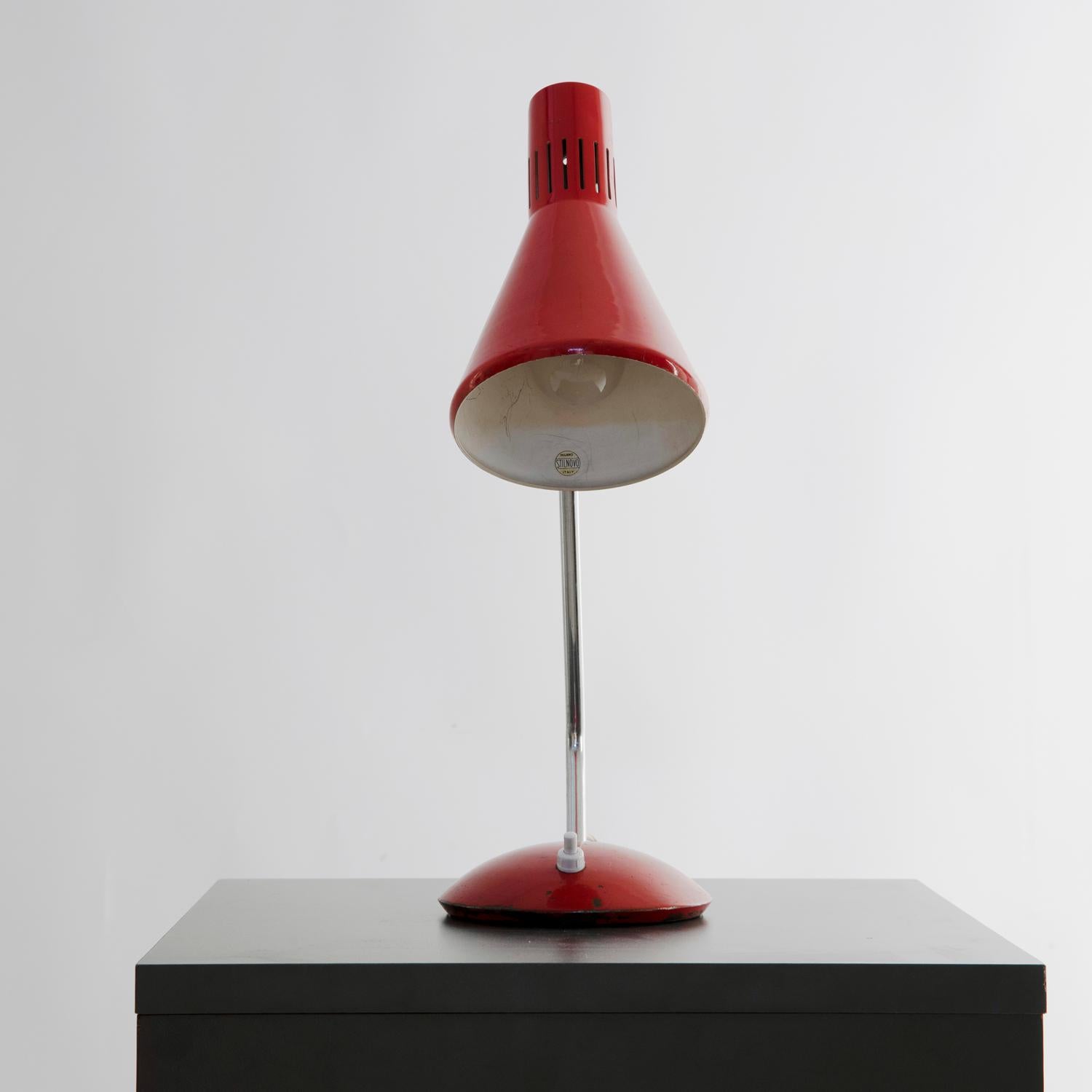 Red Stilnovo mod. 8042 Desk Lamp from the 1950s In Good Condition In Milan, IT