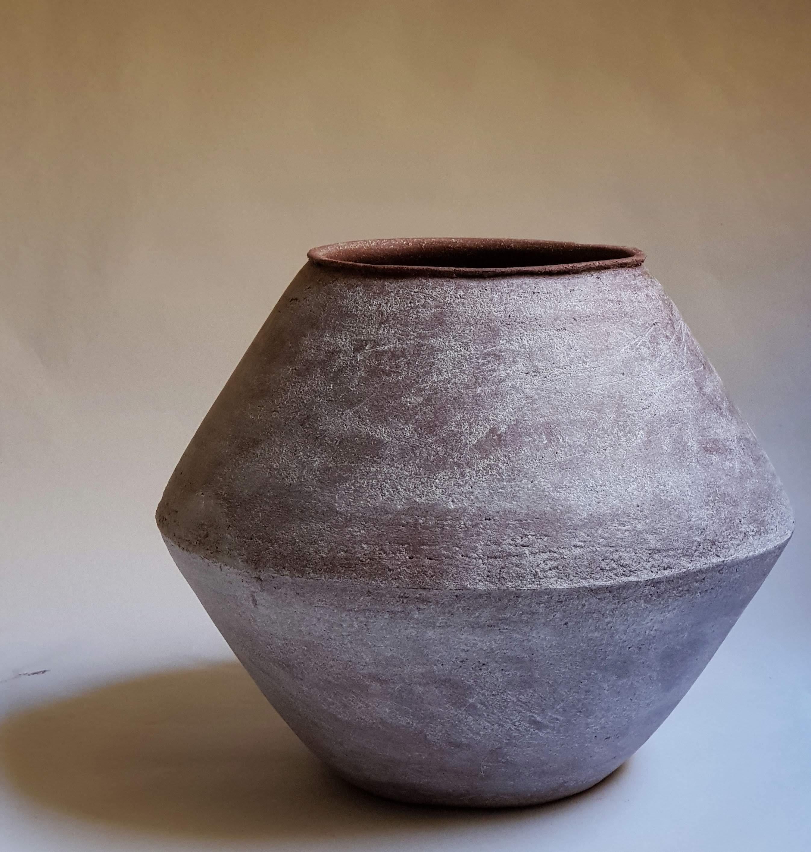 Red Stoneware Sfondyli I Vase by Elena Vasilantonaki In New Condition For Sale In Geneve, CH