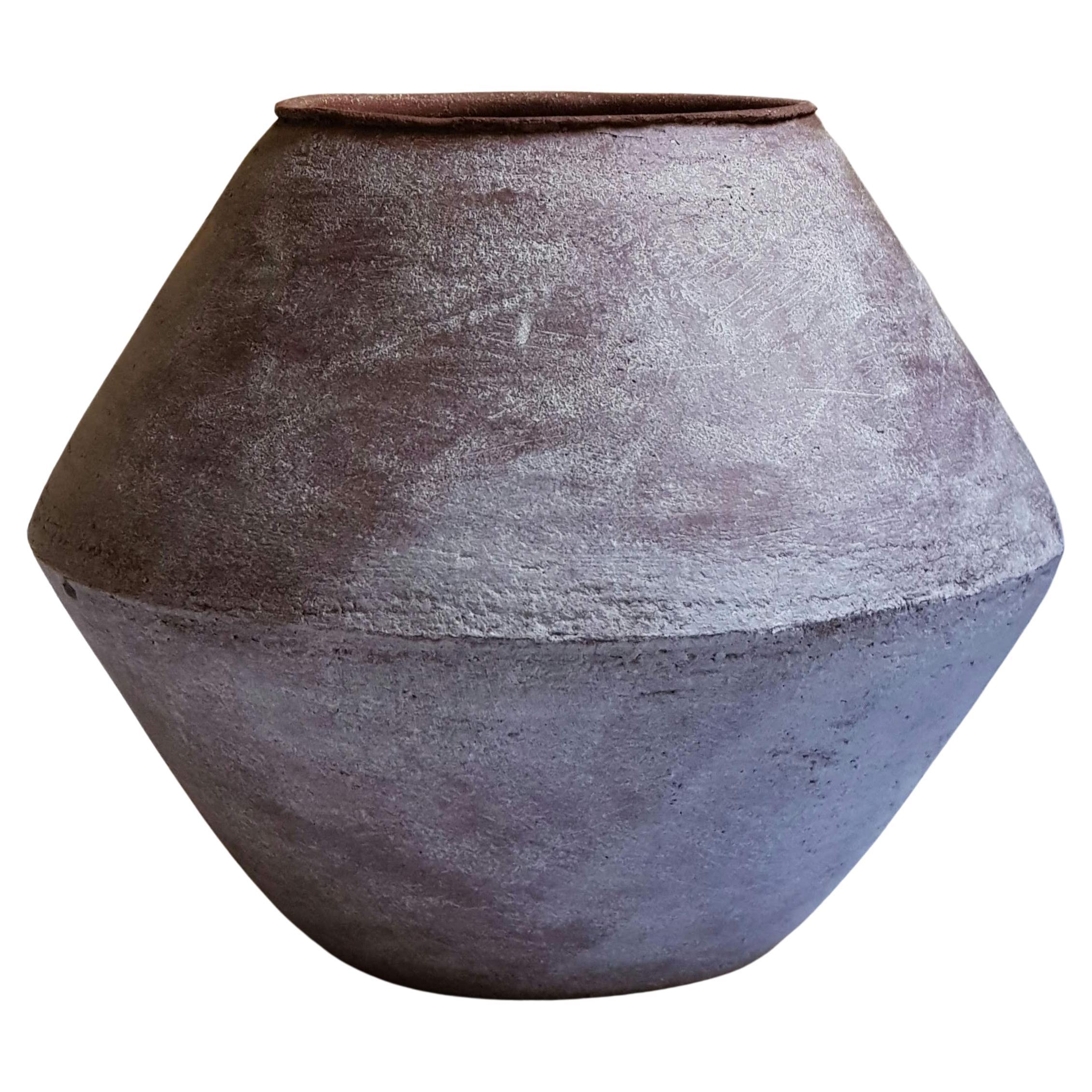 Vase Sfondyli I aus rotem Steingut von Elena Vasilantonaki