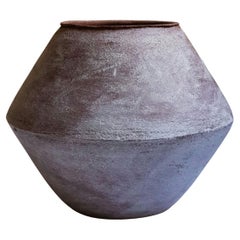 Vase Sfondyli I aus rotem Steingut von Elena Vasilantonaki