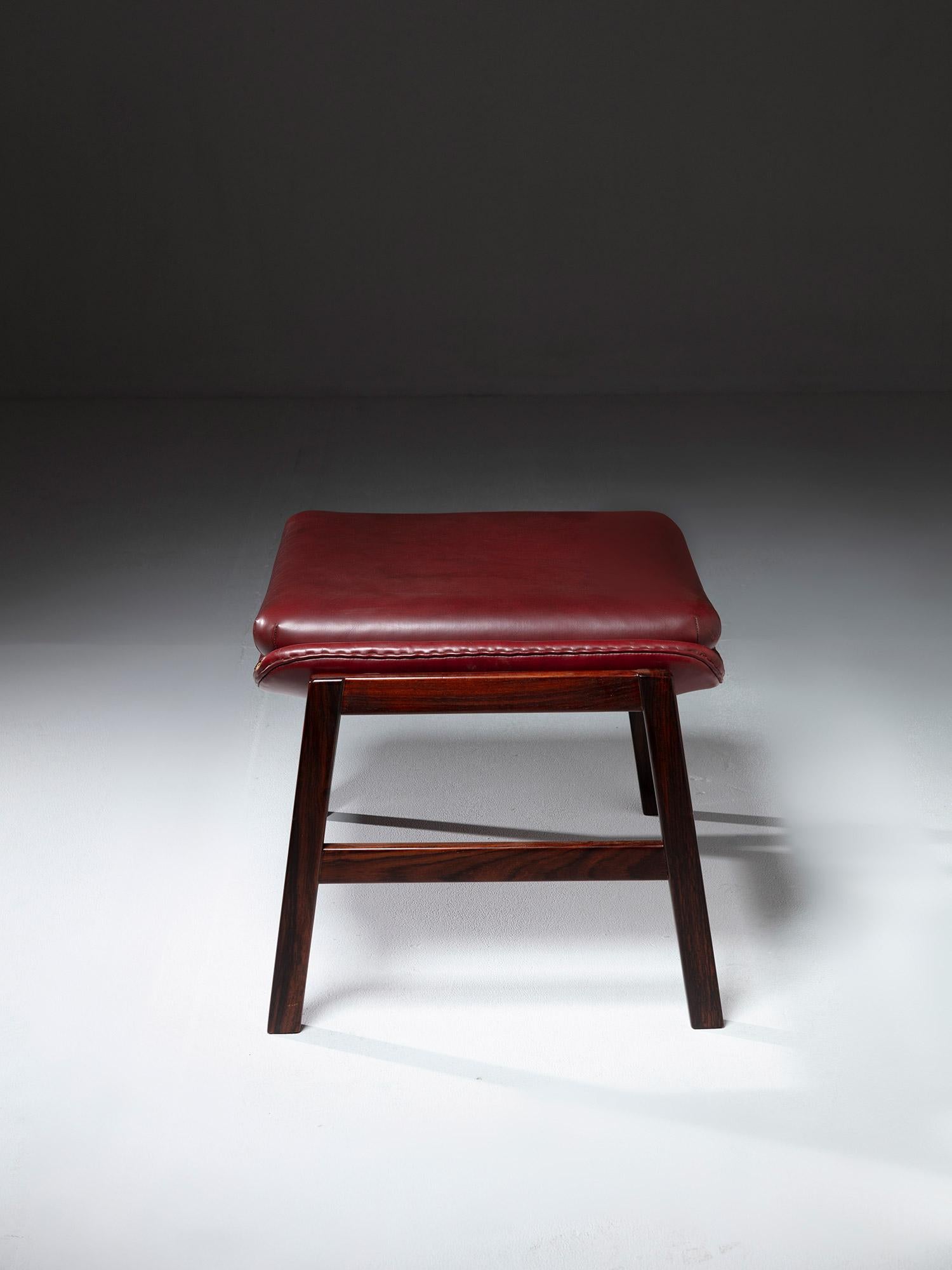 Roter Hocker von Gianfranco Frattini für Cassina, Italien, 1950er Jahre im Zustand „Relativ gut“ im Angebot in Milan, IT