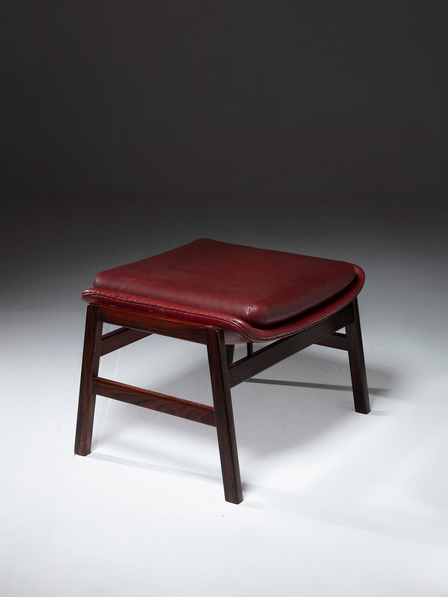 Roter Hocker von Gianfranco Frattini für Cassina, Italien, 1950er Jahre (Mitte des 20. Jahrhunderts) im Angebot