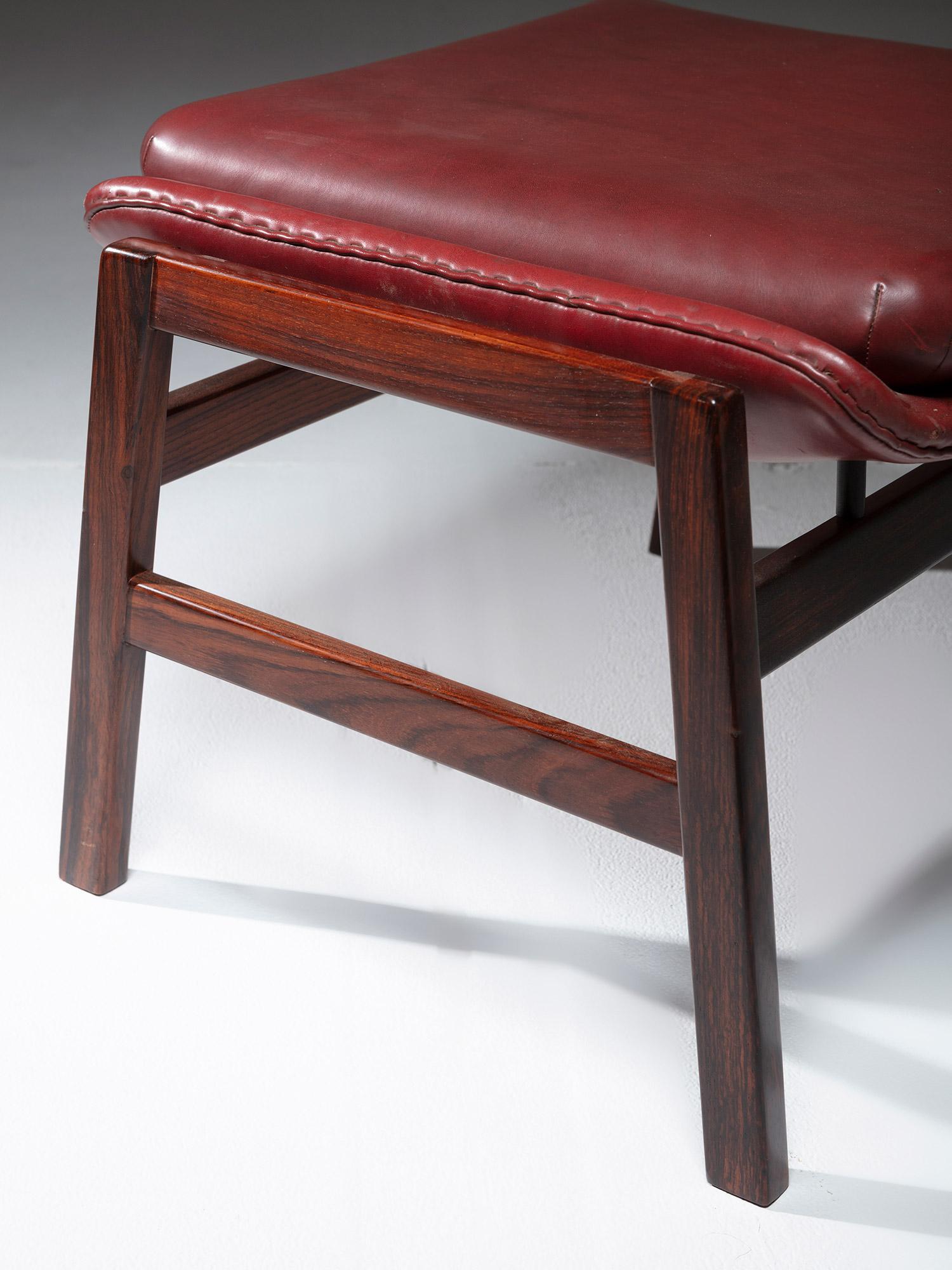 Roter Hocker von Gianfranco Frattini für Cassina, Italien, 1950er Jahre (Holz) im Angebot