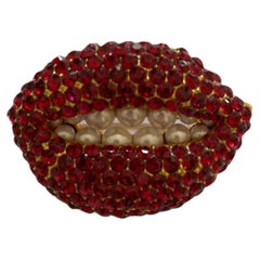 Red Strass Lip Gold-plated Brooch inspired by Dalí­