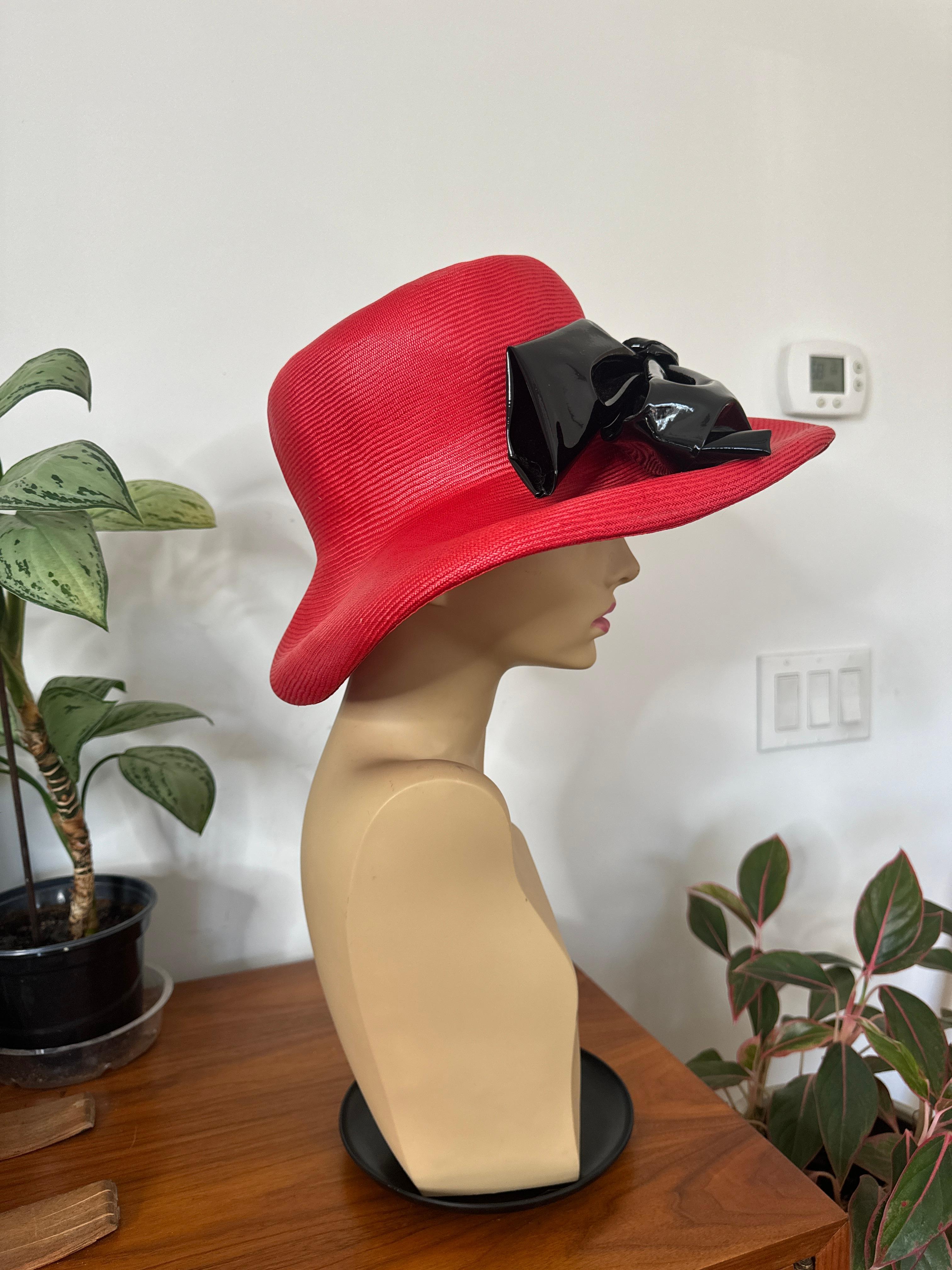 Schwarzer Stroh- Derby-Hut mit schwarzer Schleife, Vintage 1960er Jahre, rot im Angebot 4