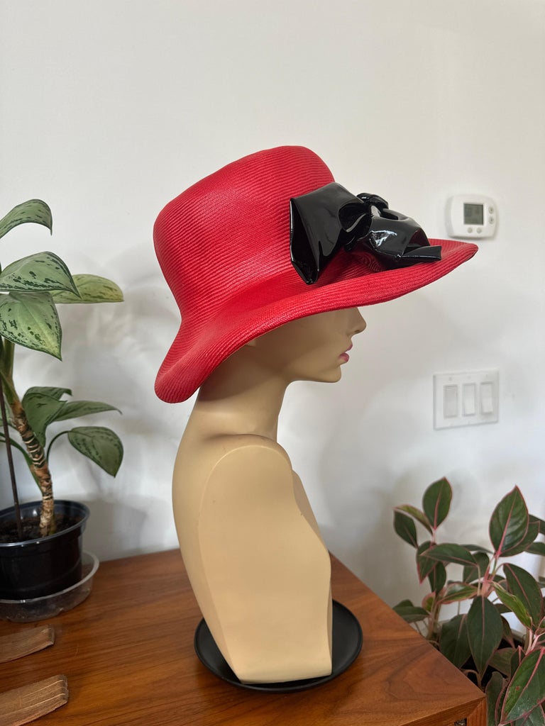 Red Straw Black Bow Derby Hat Vintage 1960s For Sale at  display picture 2