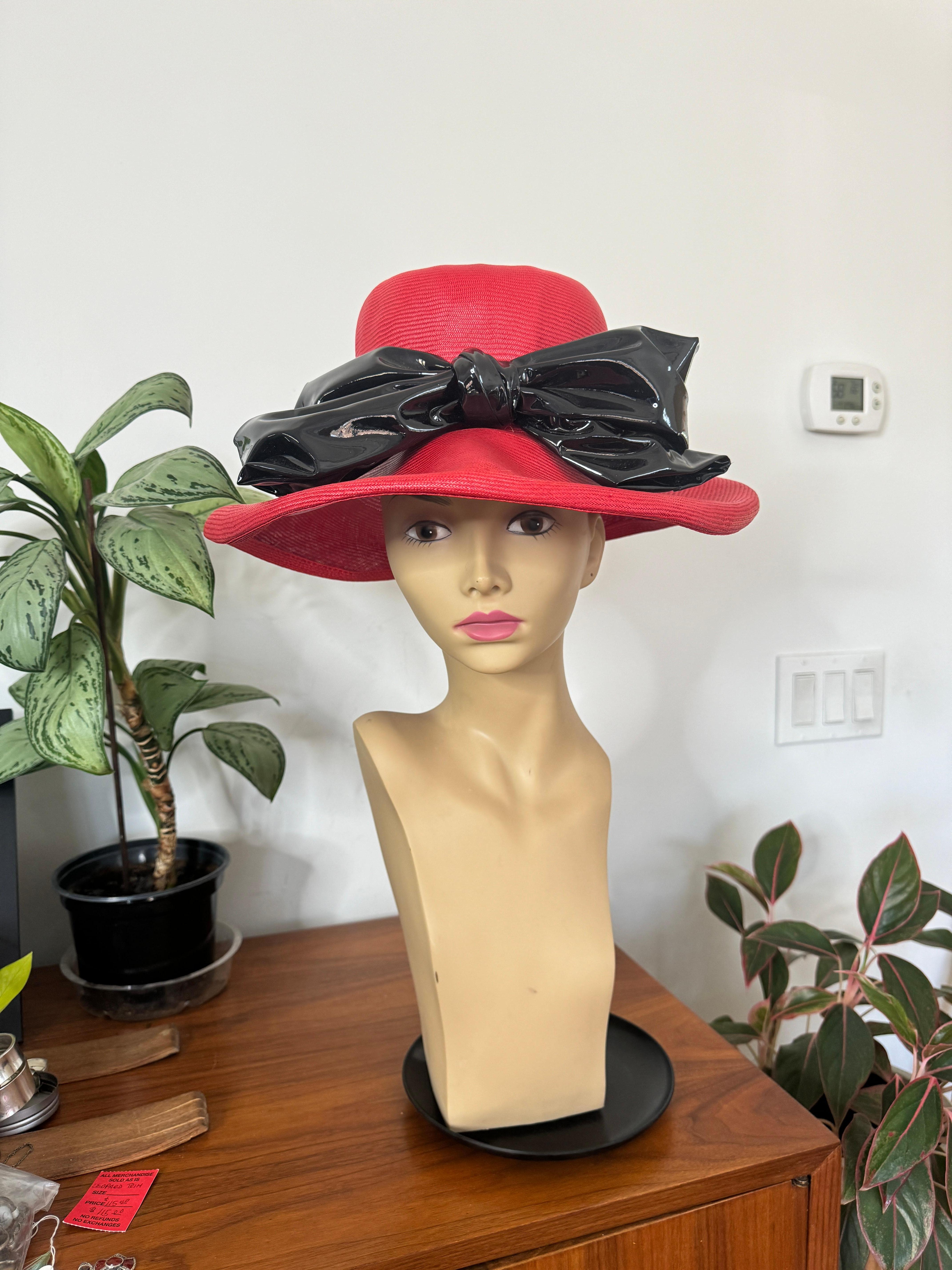 Schwarzer Stroh- Derby-Hut mit schwarzer Schleife, Vintage 1960er Jahre, rot Damen im Angebot