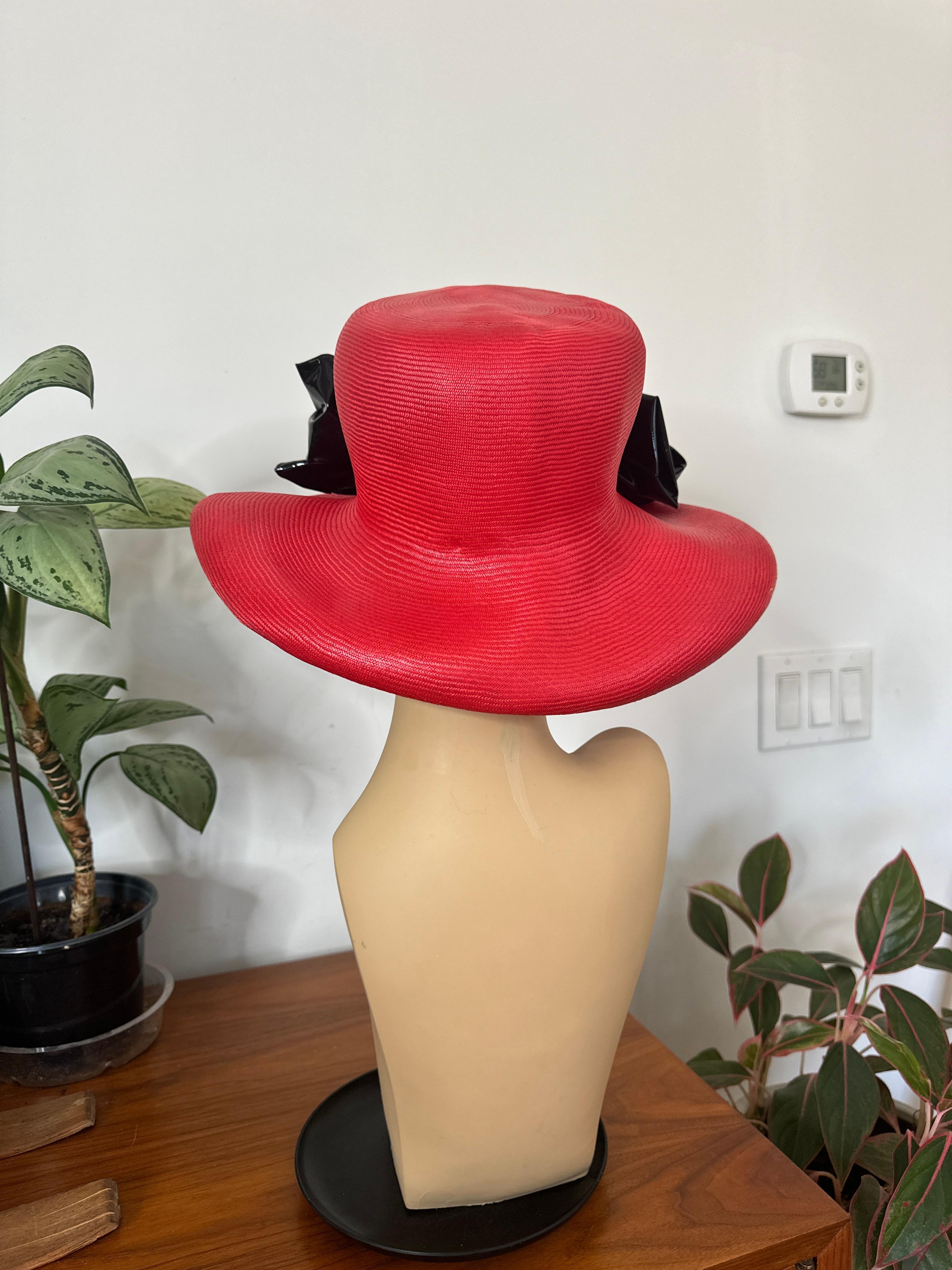 Schwarzer Stroh- Derby-Hut mit schwarzer Schleife, Vintage 1960er Jahre, rot im Angebot 3