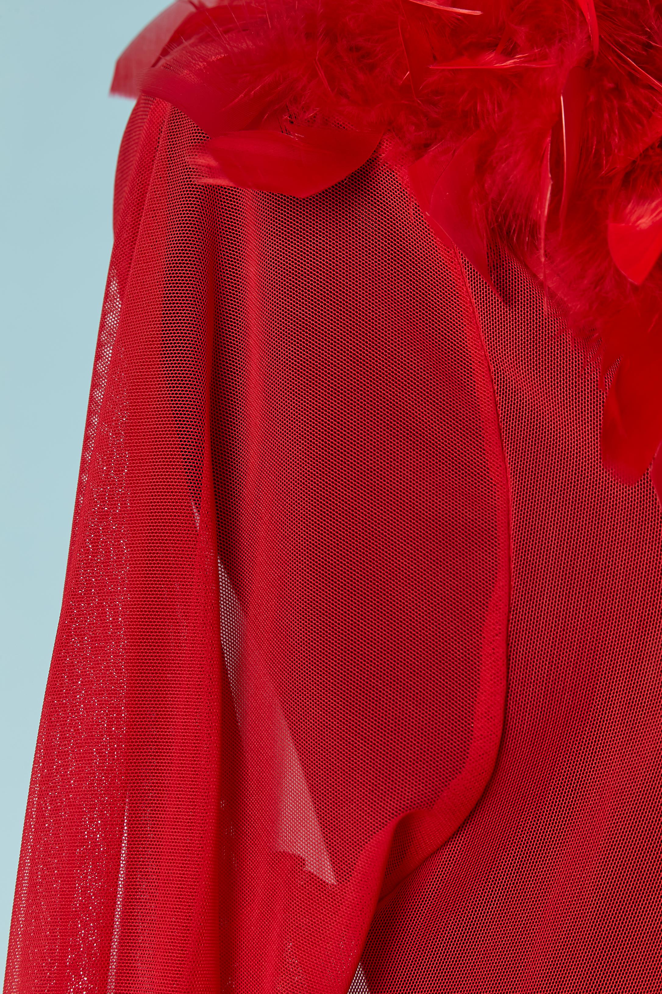 Rotes Stretch-Tüllnegligé mit rotem Federrand im Angebot 1