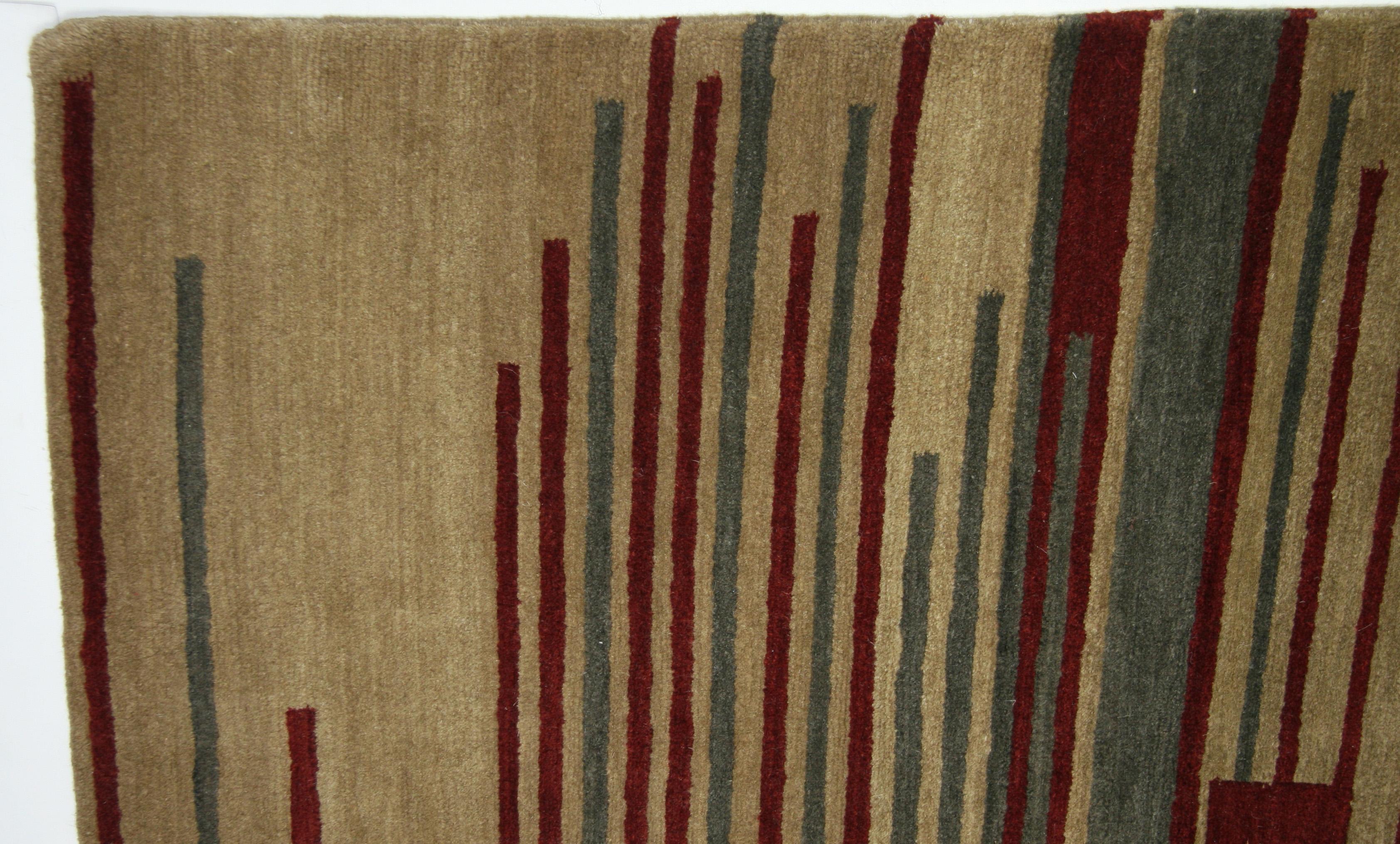 Noué à la main Tapis à rayures rouges de conception tibétaine en vente