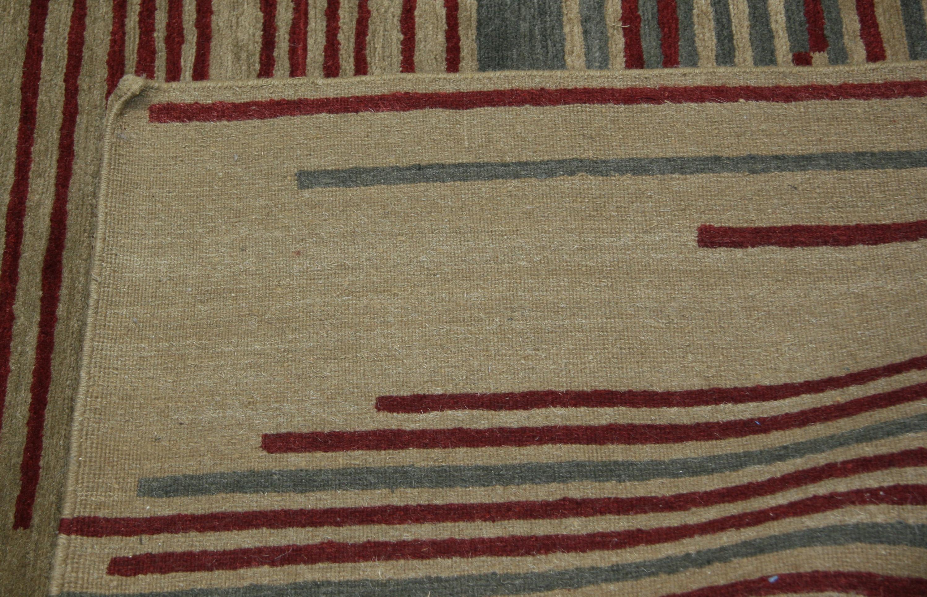 Tapis à rayures rouges de conception tibétaine Neuf - En vente à West Hollywood, CA