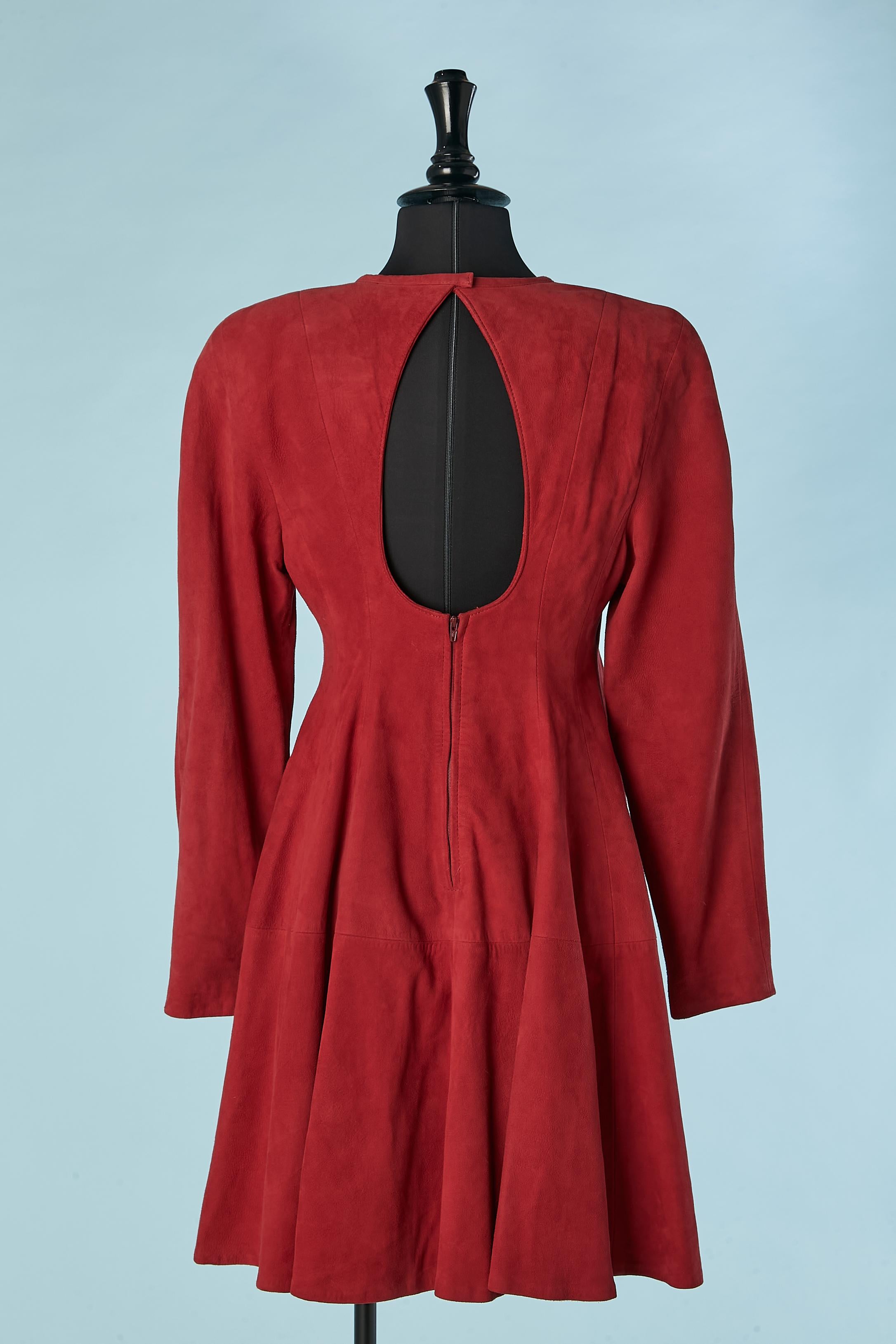 Robe en daim rouge à manches longues et ouverte dans le dos Michael Hoban North Beach en vente 1