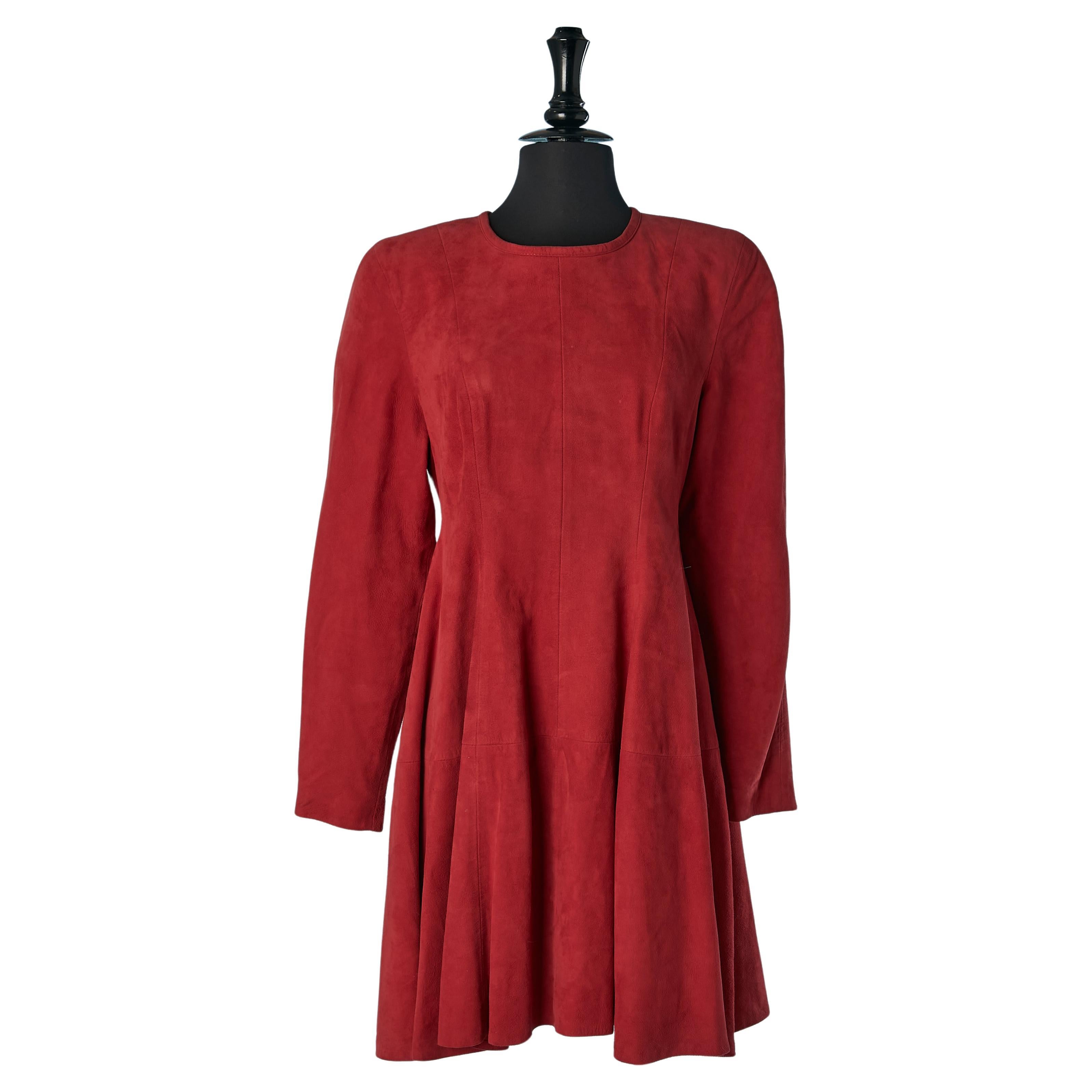 Robe en daim rouge à manches longues et ouverte dans le dos Michael Hoban North Beach en vente