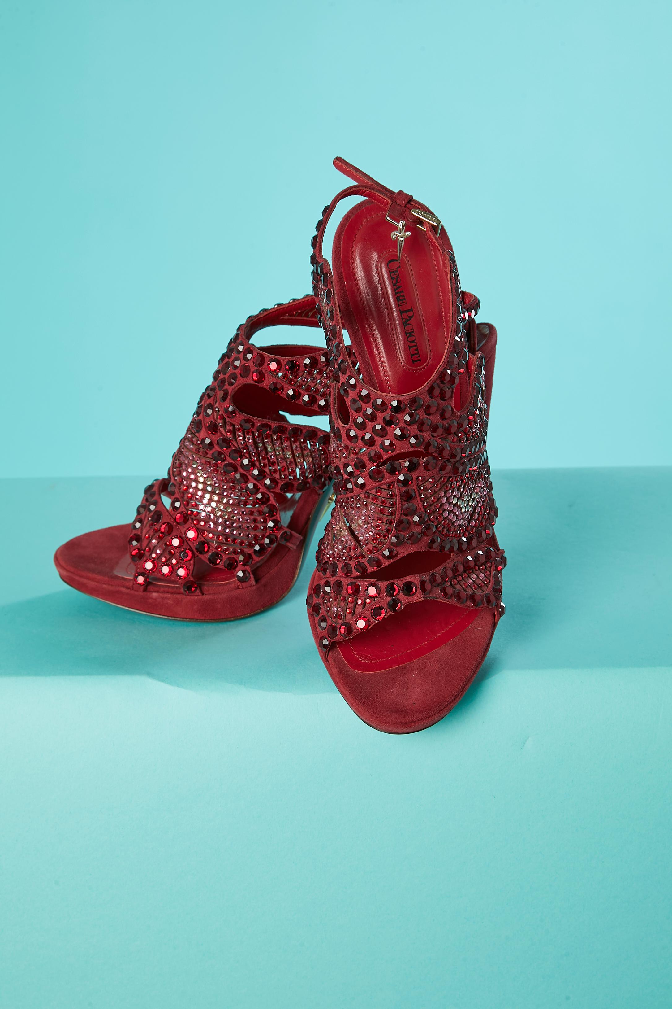 Sandalias de tacón de ante rojo con pedrería CESARE PIACOTTI en Excelente estado para la venta en Saint-Ouen-Sur-Seine, FR