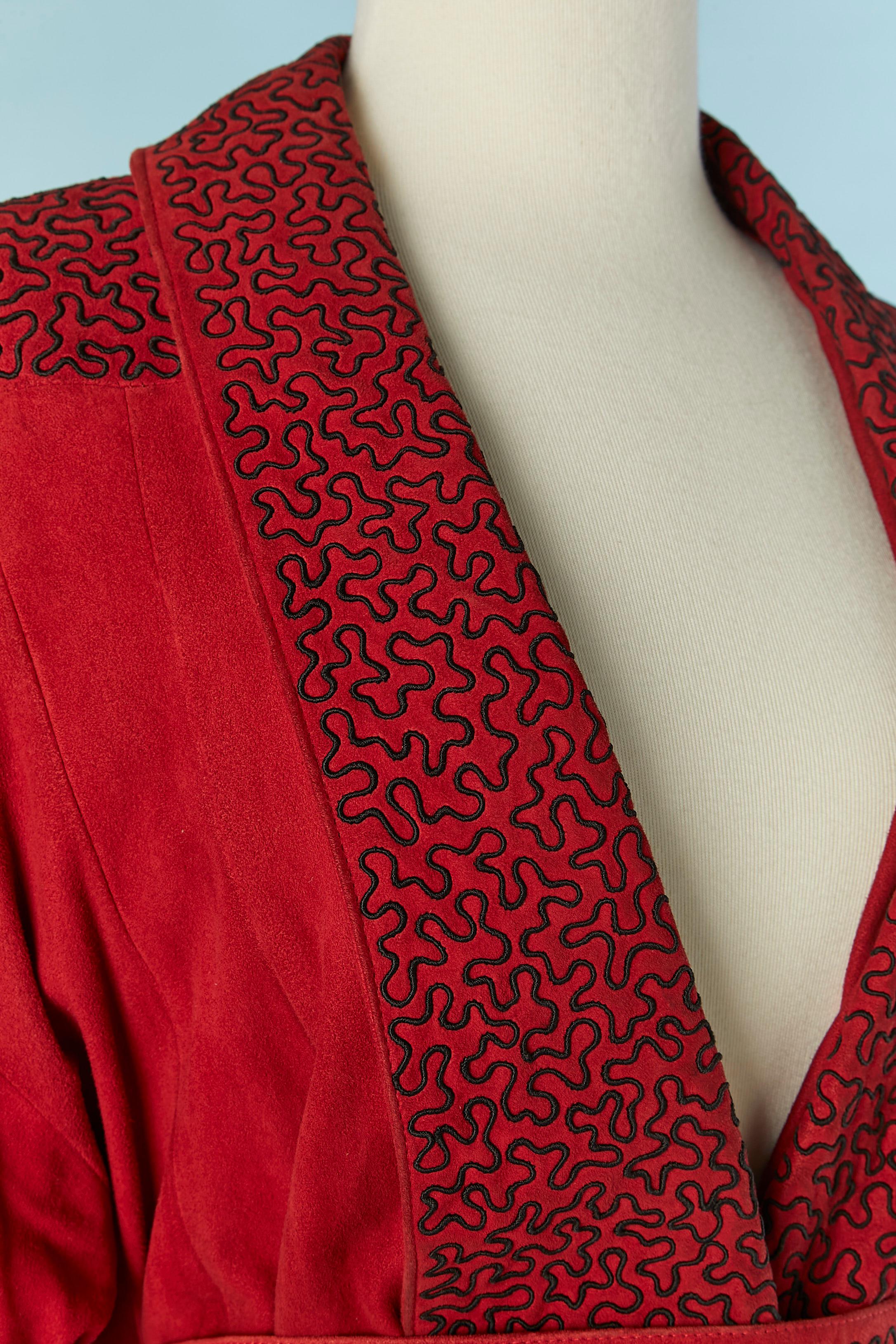 Rosso Giacca in pelle scamosciata rossa con ricami in filo nero JEAN-CLAUDE JITROIS in vendita