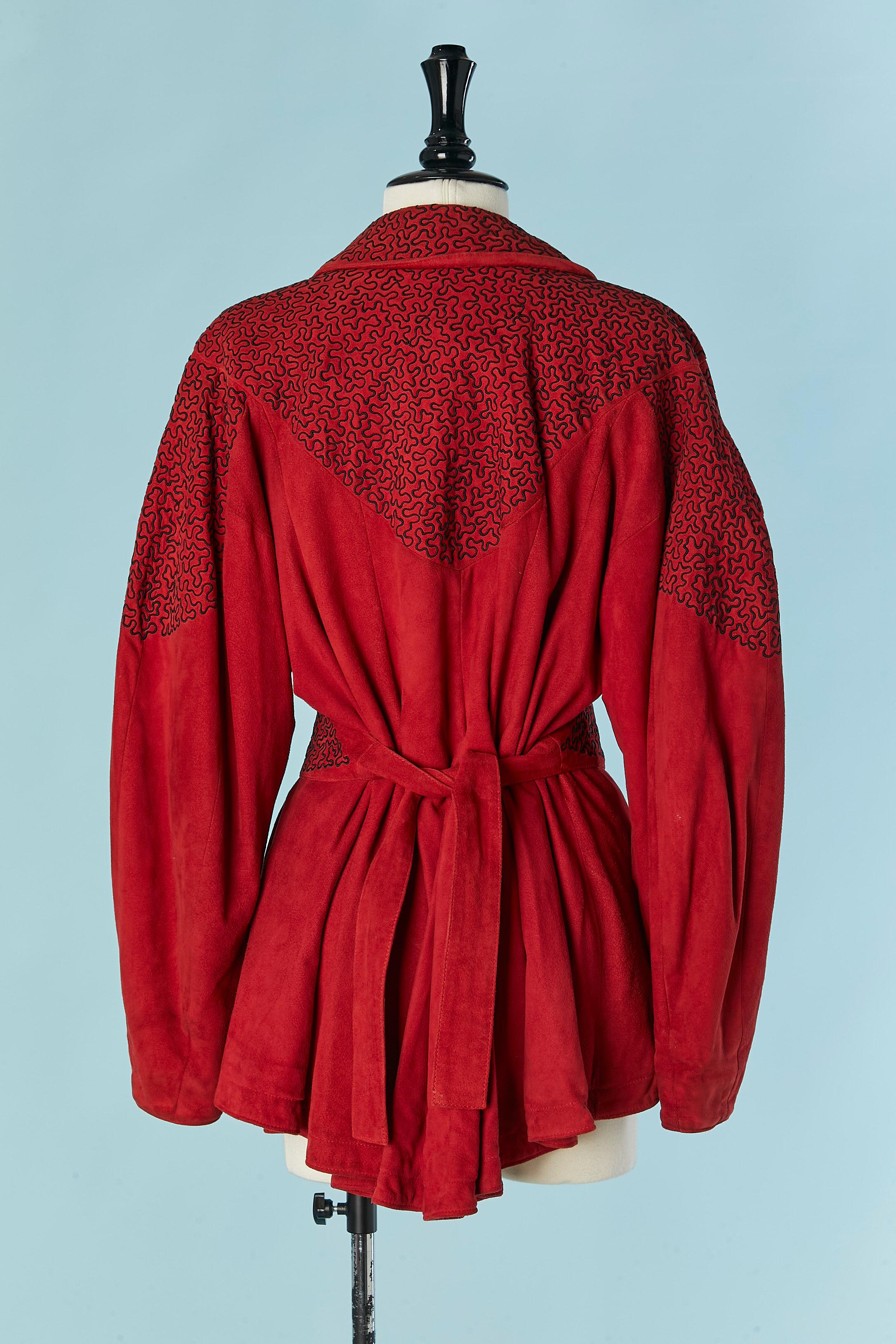 Giacca in pelle scamosciata rossa con ricami in filo nero JEAN-CLAUDE JITROIS in vendita 1