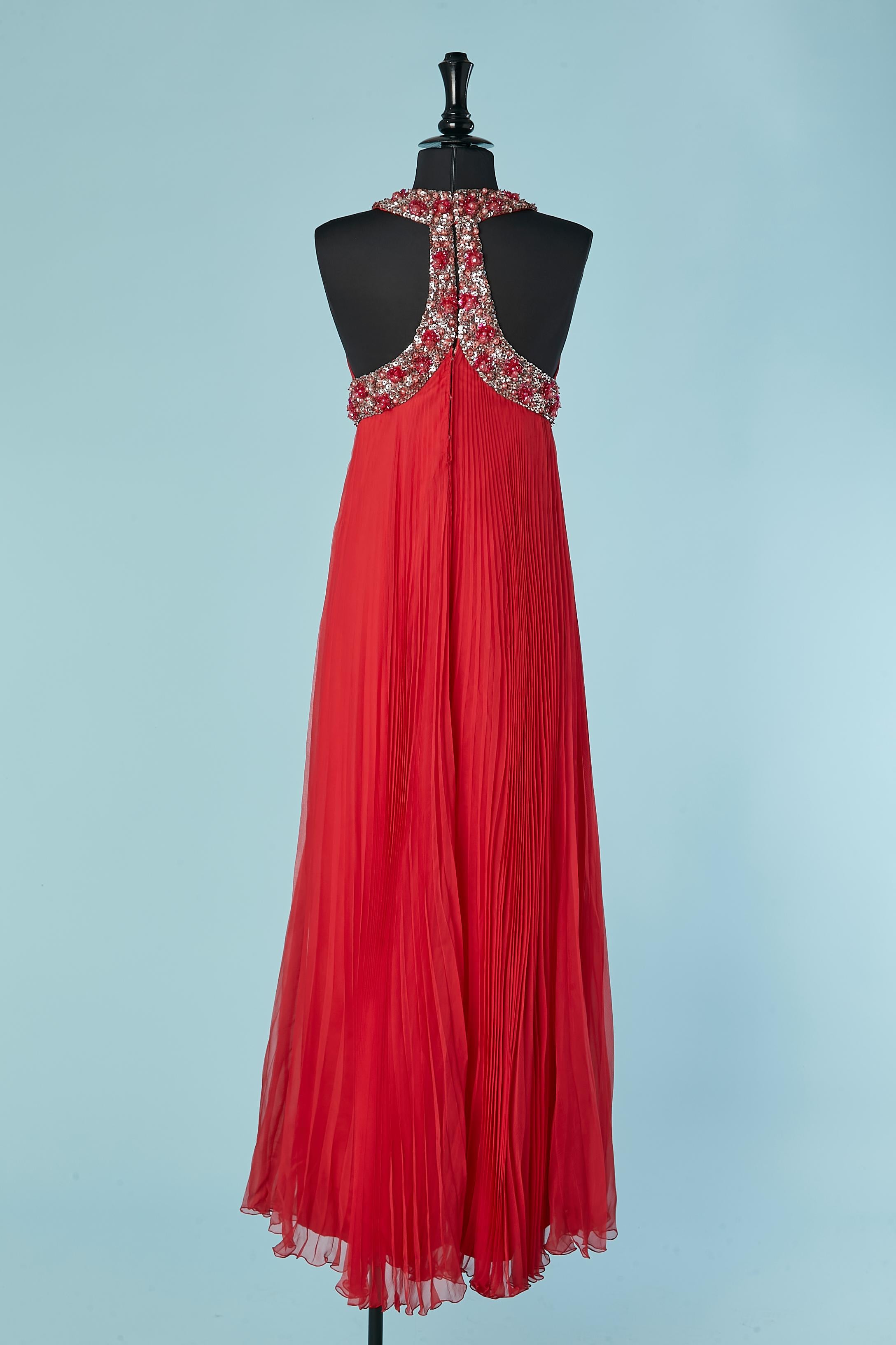 Vestido de noche rojo plisado con lentejuelas y pedrería Lady Garbell en venta 1