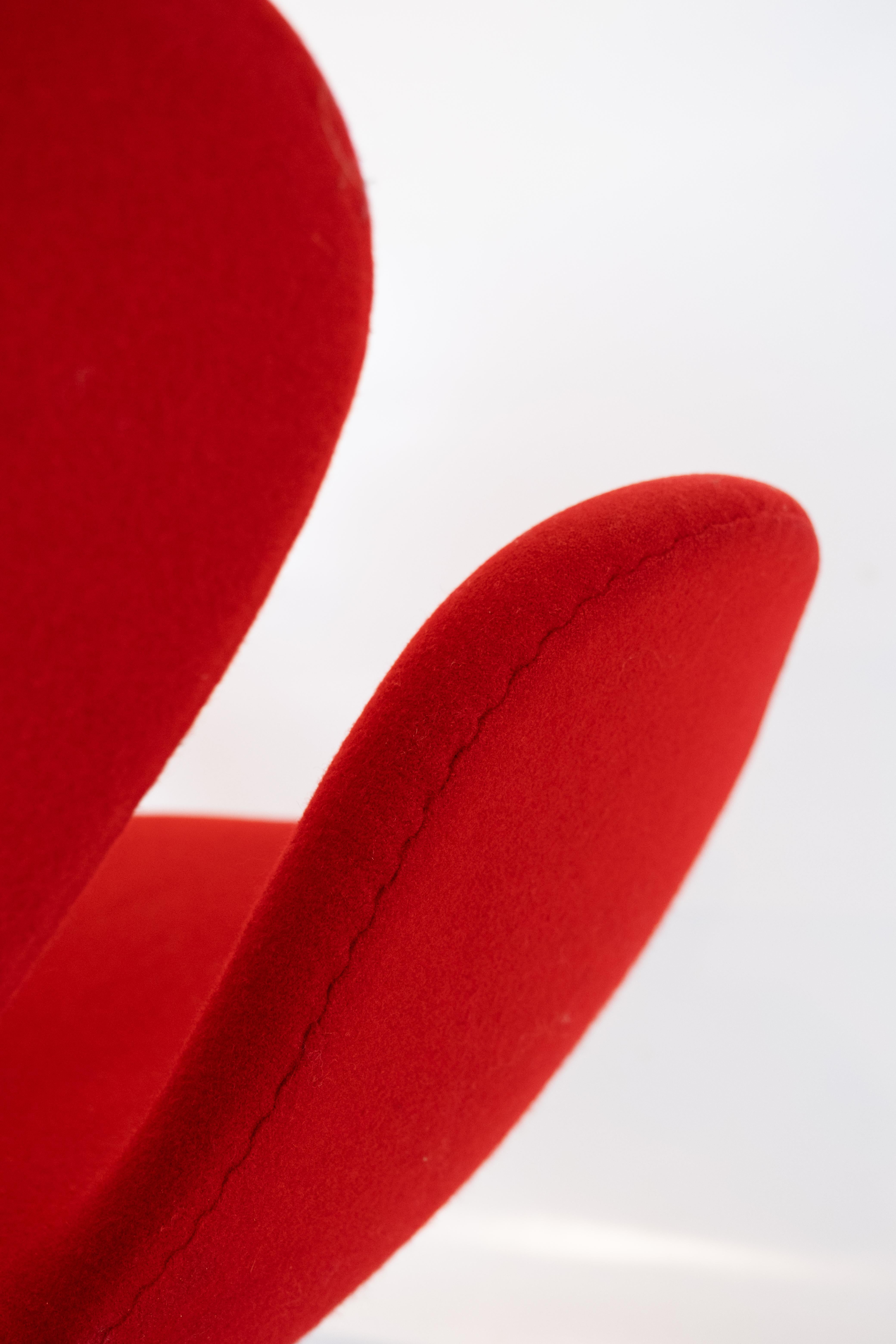 Red Swan Chair, Model 3320, Designed by Arne Jacobsen in 1958 1