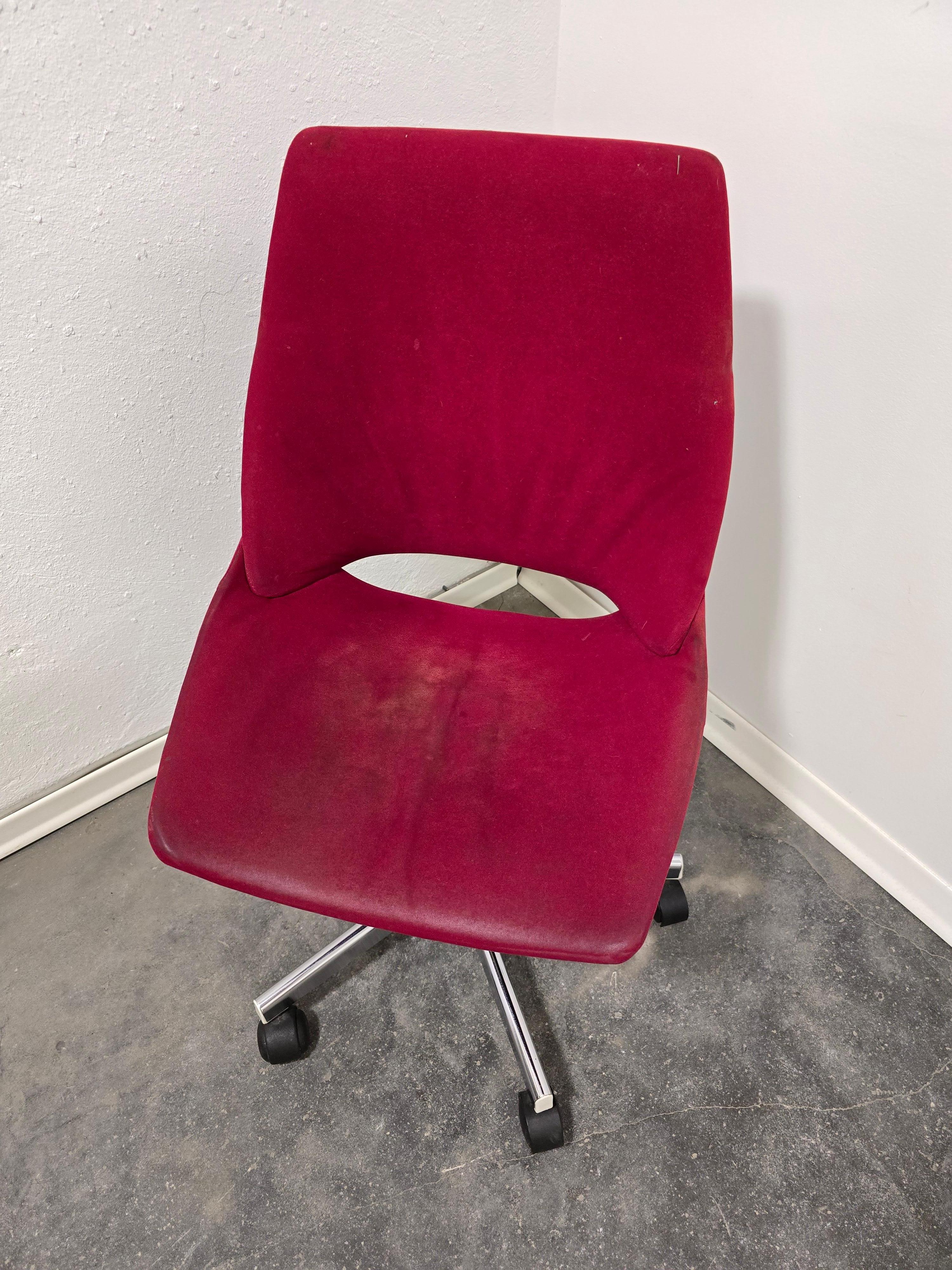Roter Schreibtisch-Drehstuhl 1970er Jahre im Zustand „Gut“ im Angebot in Ljubljana, SI