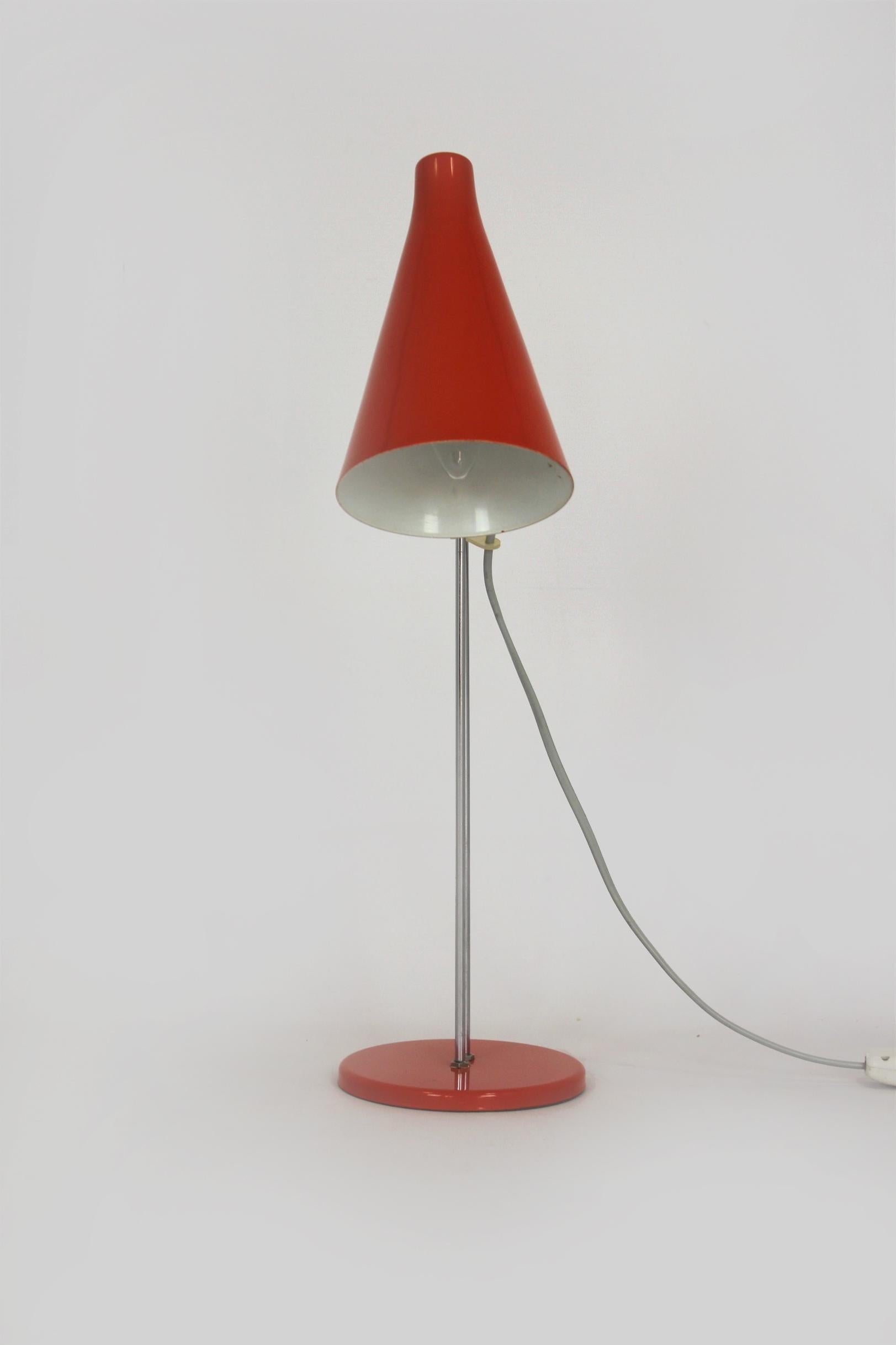 Lampe de table rouge attribuée à Josef Hurka, Lidokov, 1970 en vente 4