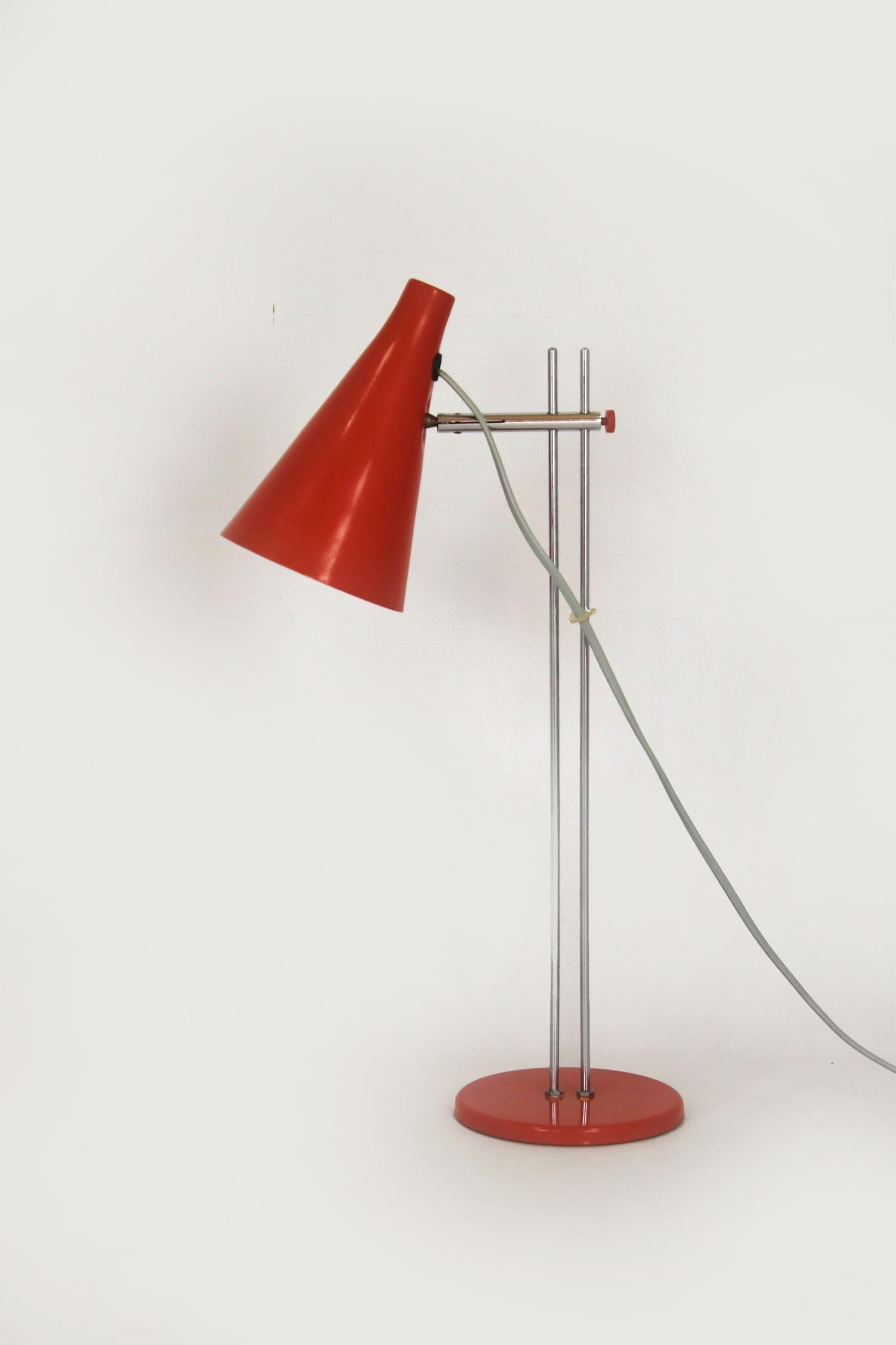 Lampe de table rouge attribuée à Josef Hurka, Lidokov, 1970 en vente 5