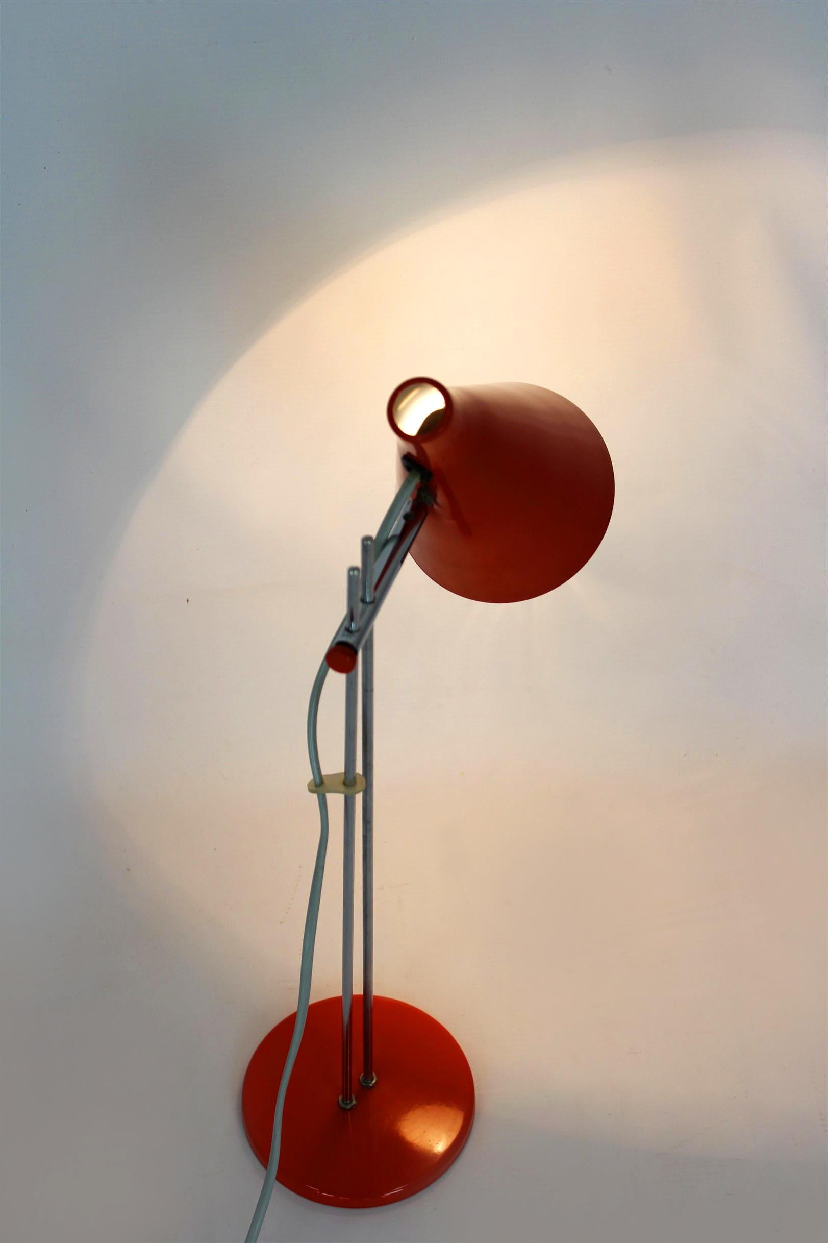 Lampe de table rouge attribuée à Josef Hurka, Lidokov, 1970 en vente 9