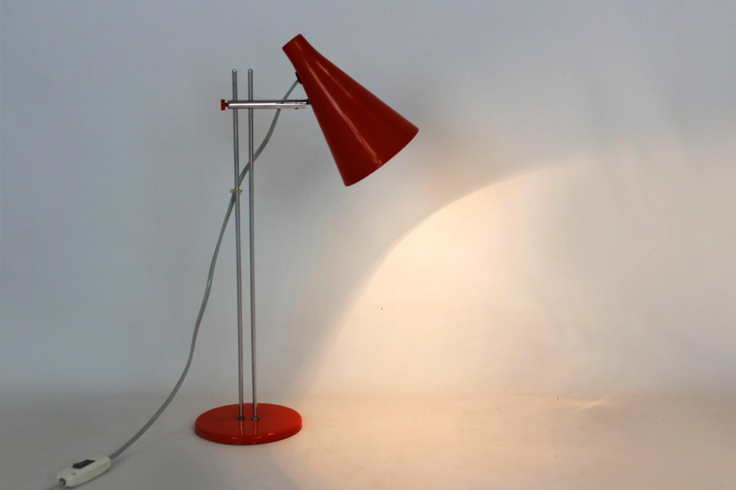Lampe de table rouge attribuée à Josef Hurka, Lidokov, 1970 en vente 12