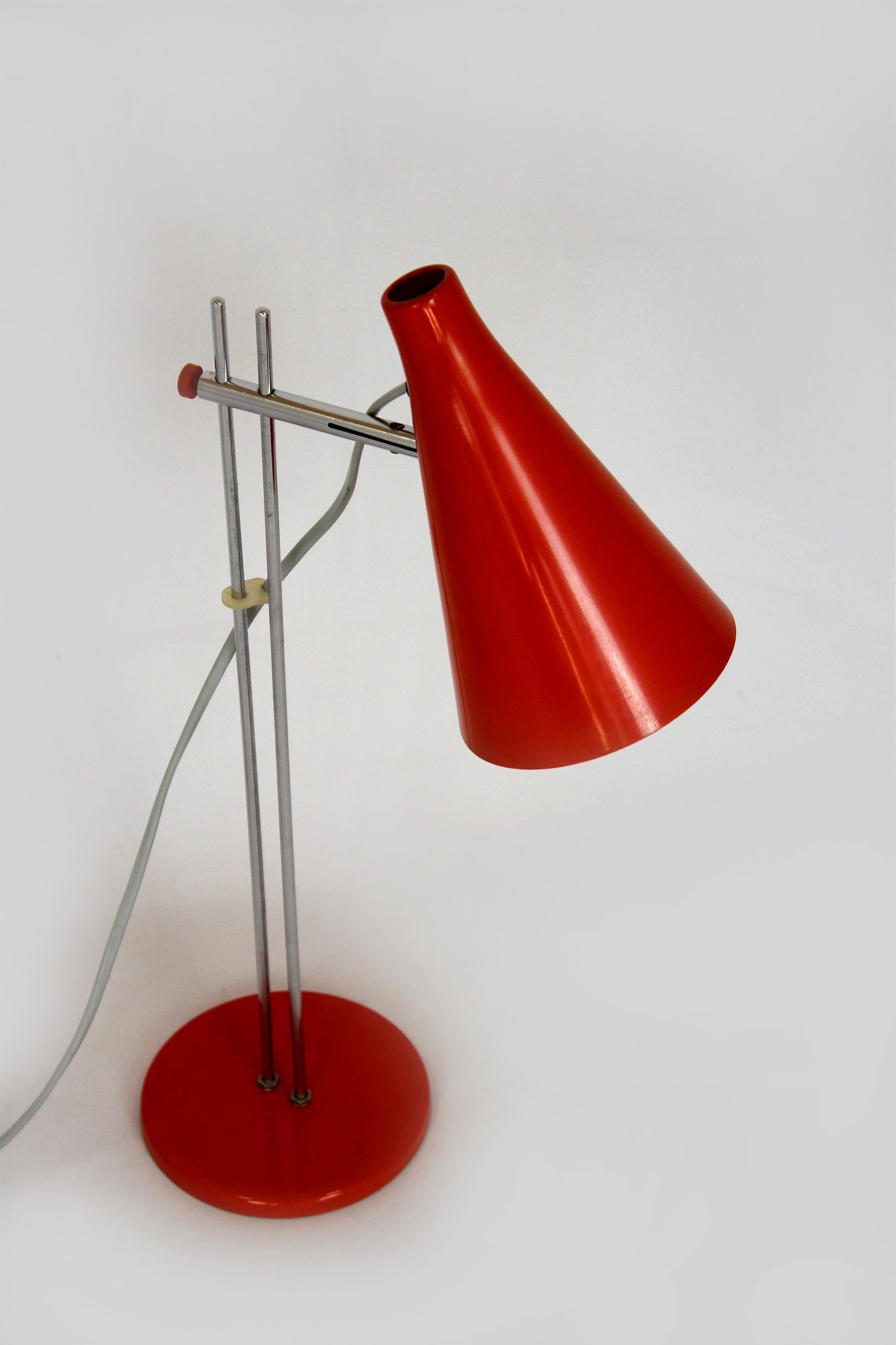 Mid-Century Modern Lampe de table rouge attribuée à Josef Hurka, Lidokov, 1970 en vente