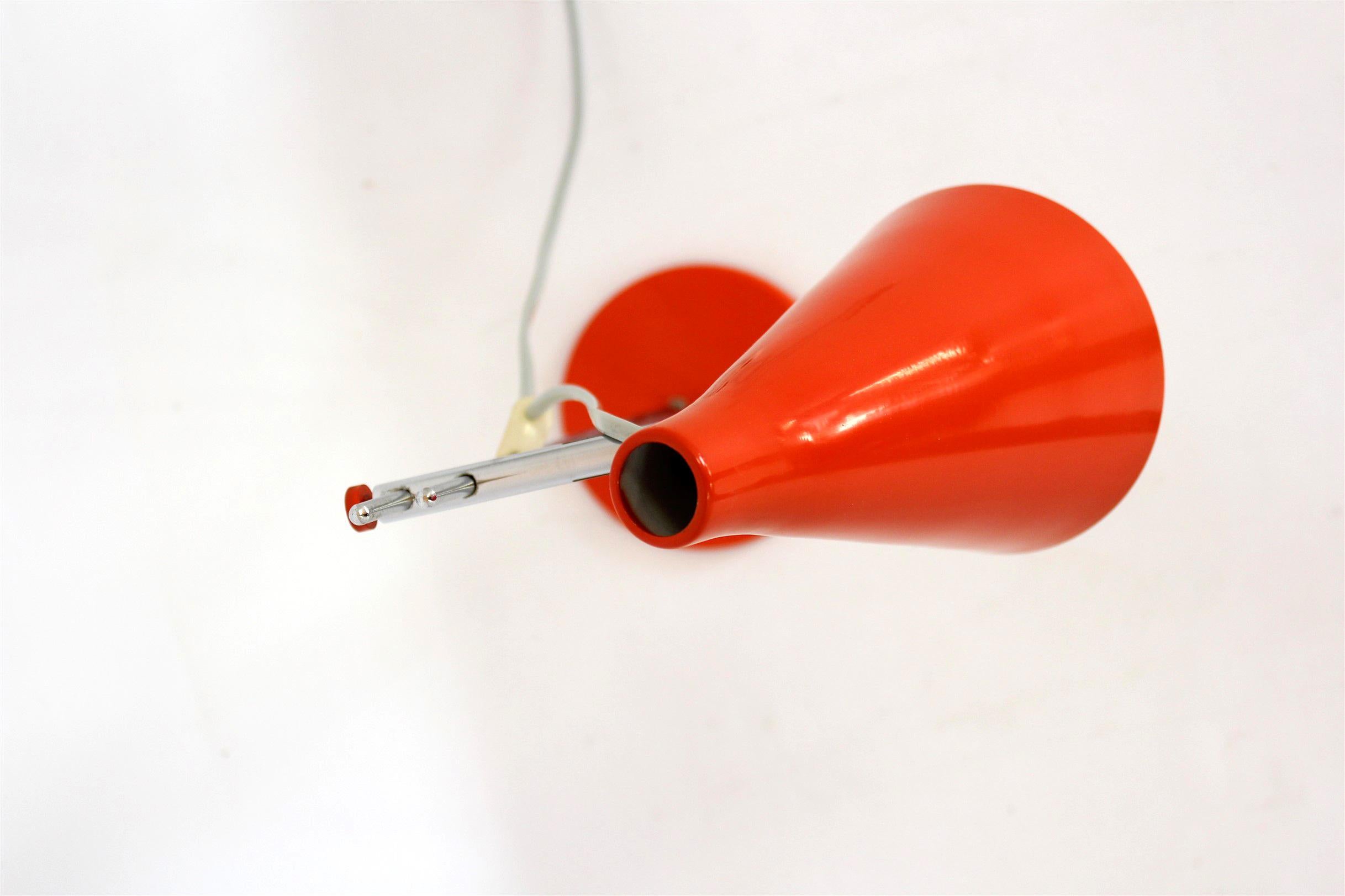 Acier Lampe de table rouge attribuée à Josef Hurka, Lidokov, 1970 en vente