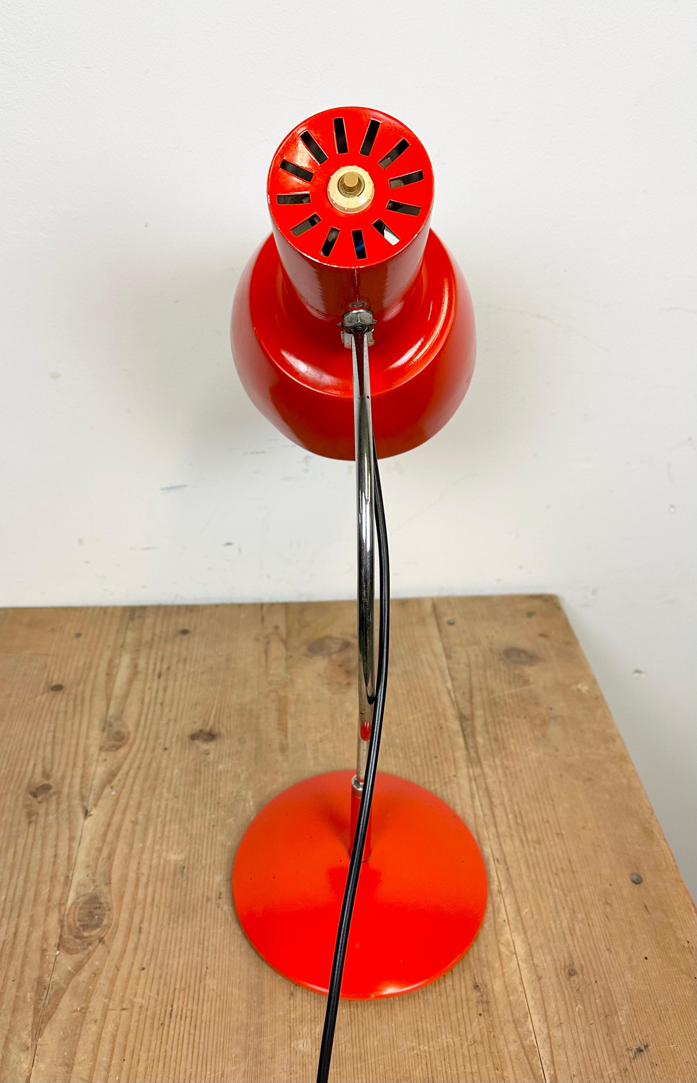 Lampe de bureau rouge de Josef Hurka pour Napako, années 1960 en vente 2