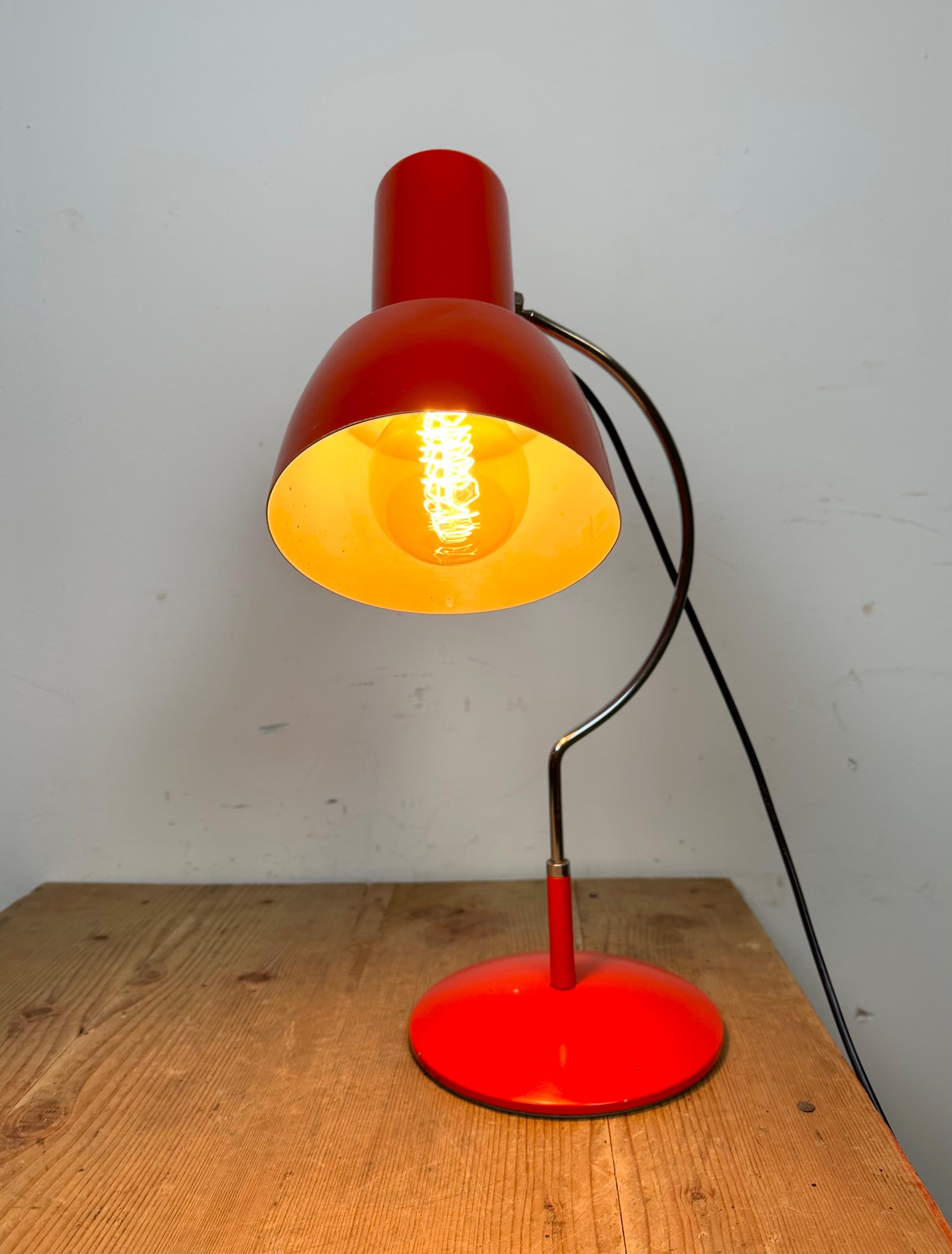 Lampe de bureau rouge de Josef Hurka pour Napako, années 1960 en vente 6