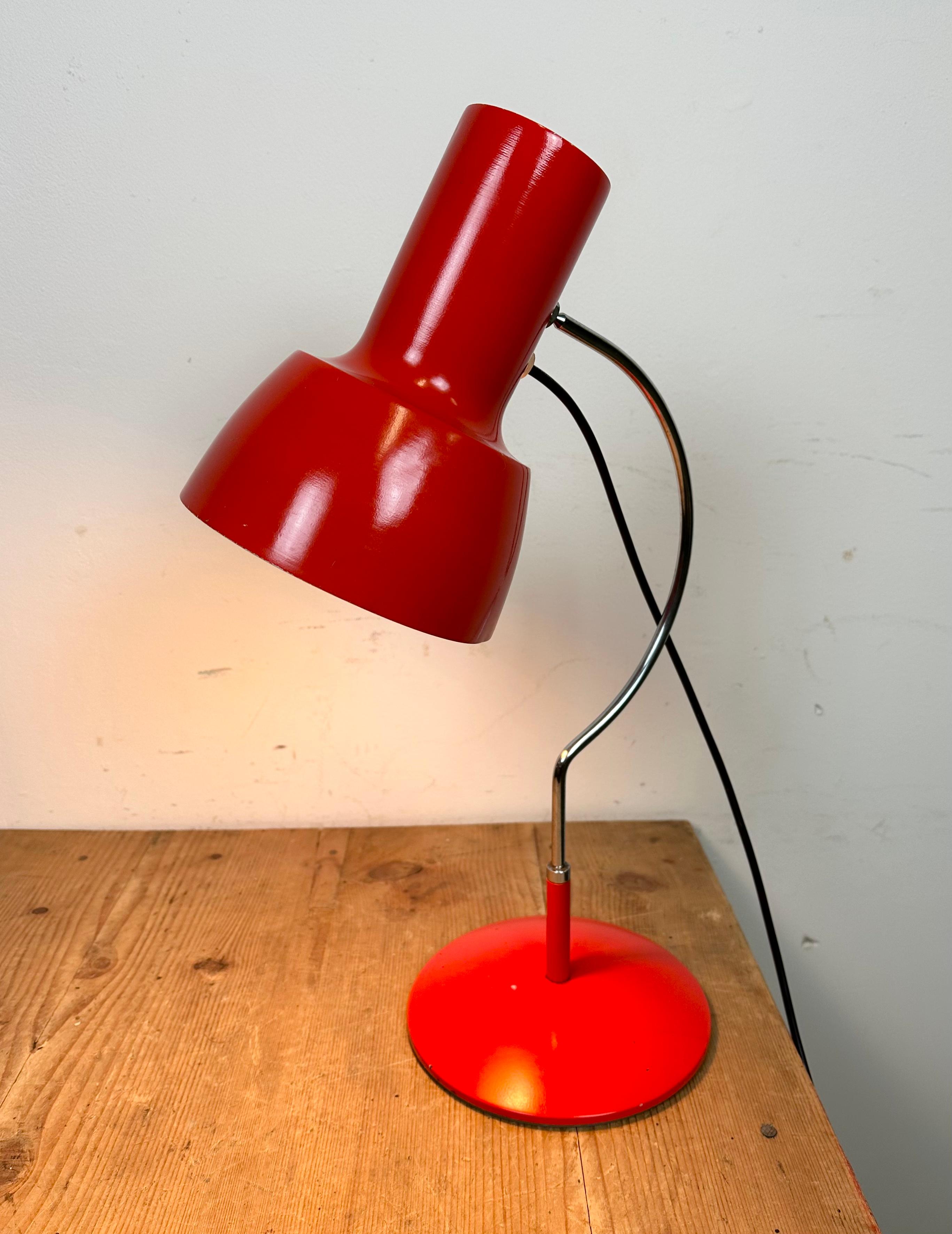 Lampe de bureau rouge de Josef Hurka pour Napako, années 1960 en vente 7