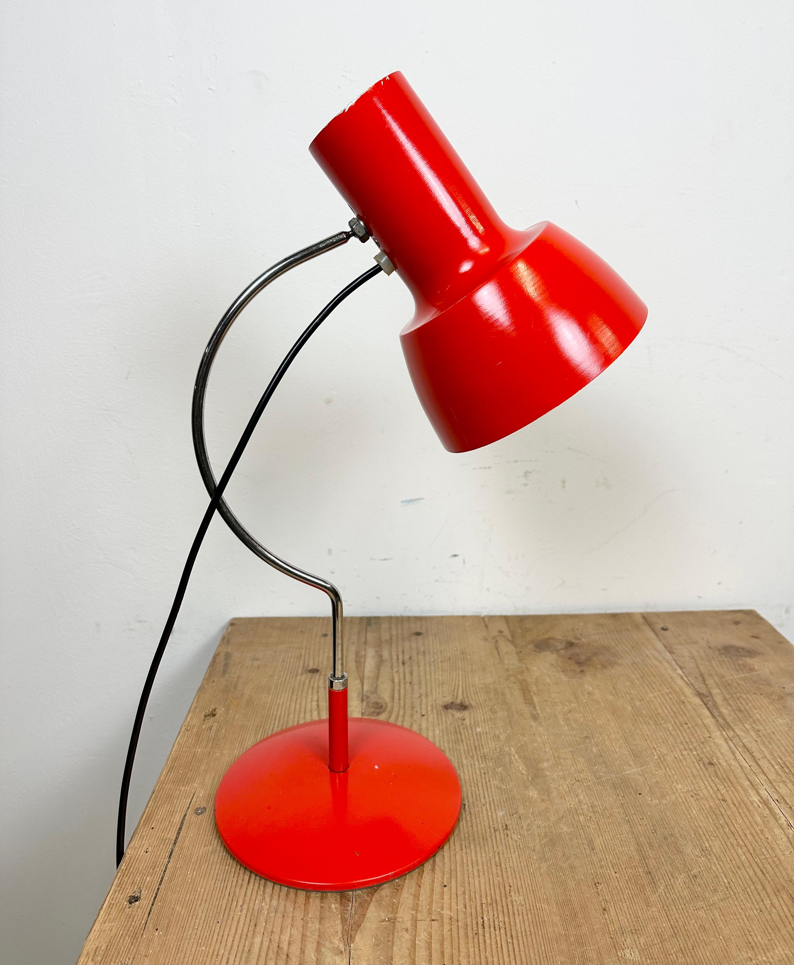 20ième siècle Lampe de bureau rouge de Josef Hurka pour Napako, années 1960 en vente
