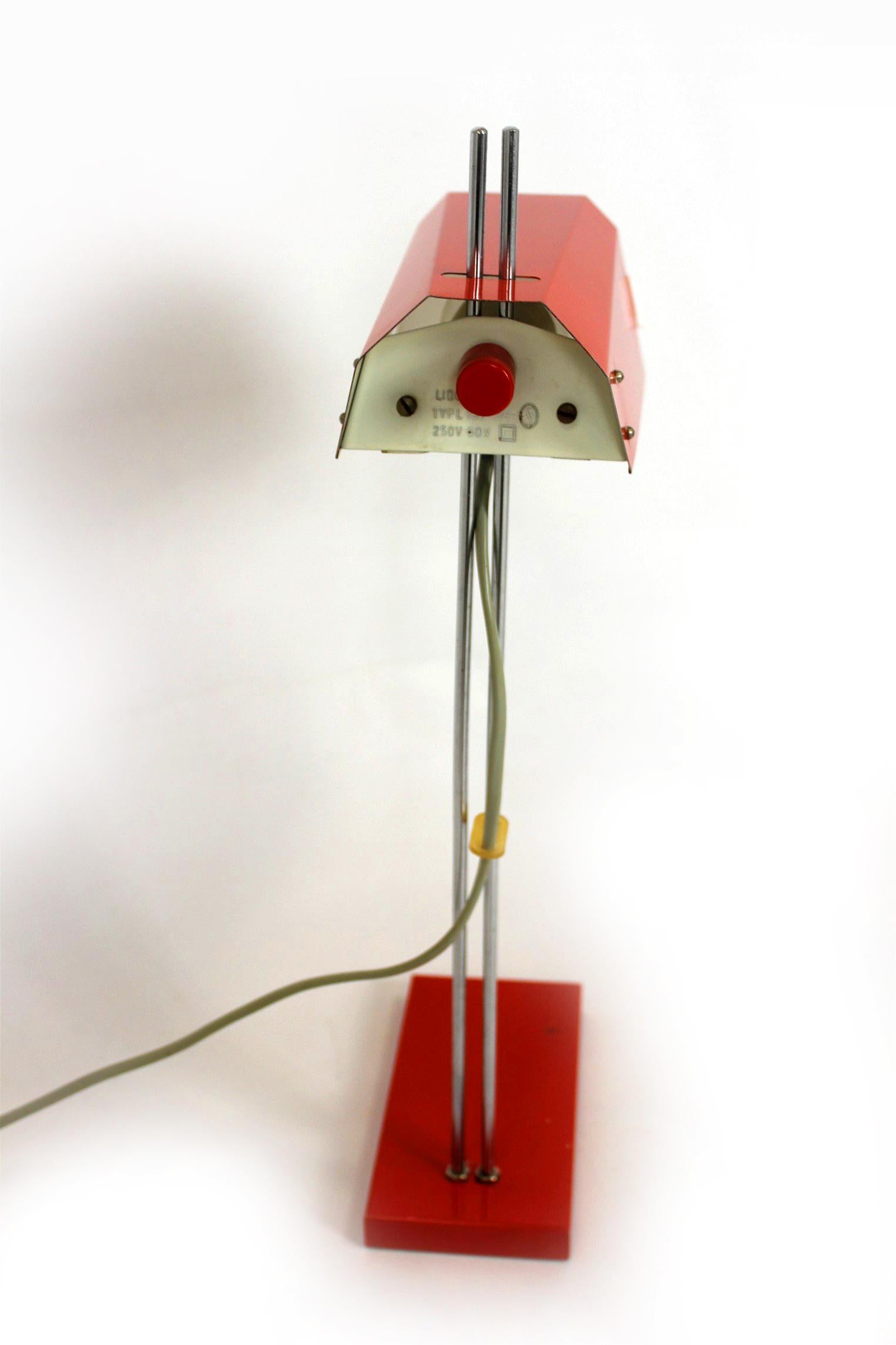 Lámpara de mesa roja de Josef Hurka, Lidokov, años 70 en venta 2